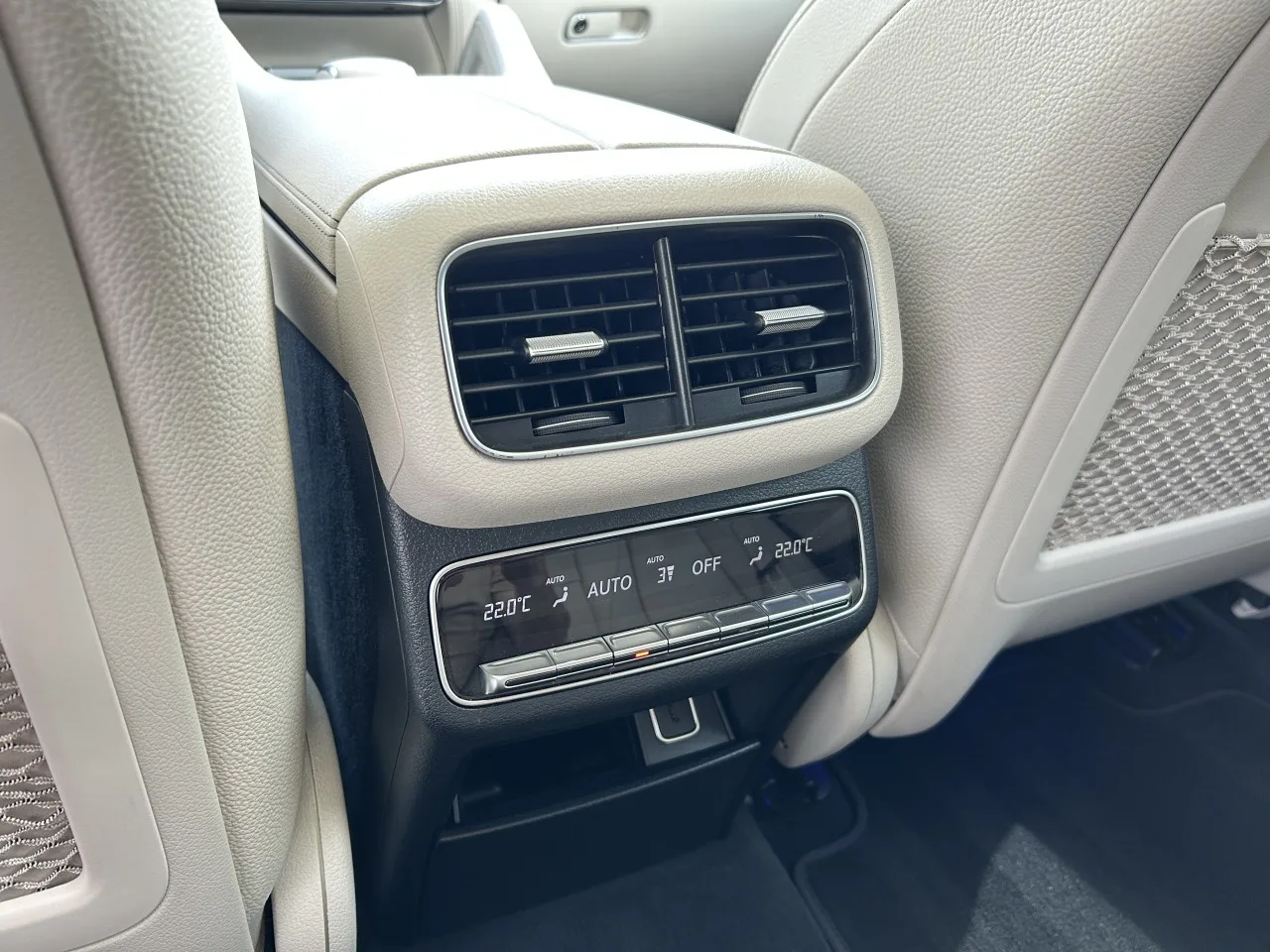 2022 Mercedes-Benz GLE 400 d 4MATIC, Coupé, AMG Line offered by a specialist dealer in Písek, Czechia, photo 31 of 36