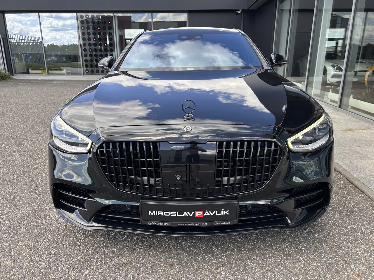 2022 Mercedes-Benz S 580 4MATIC, long proposée par un concessionnaire spécialisé à Písek, Tchéquie, photo 2 sur 40