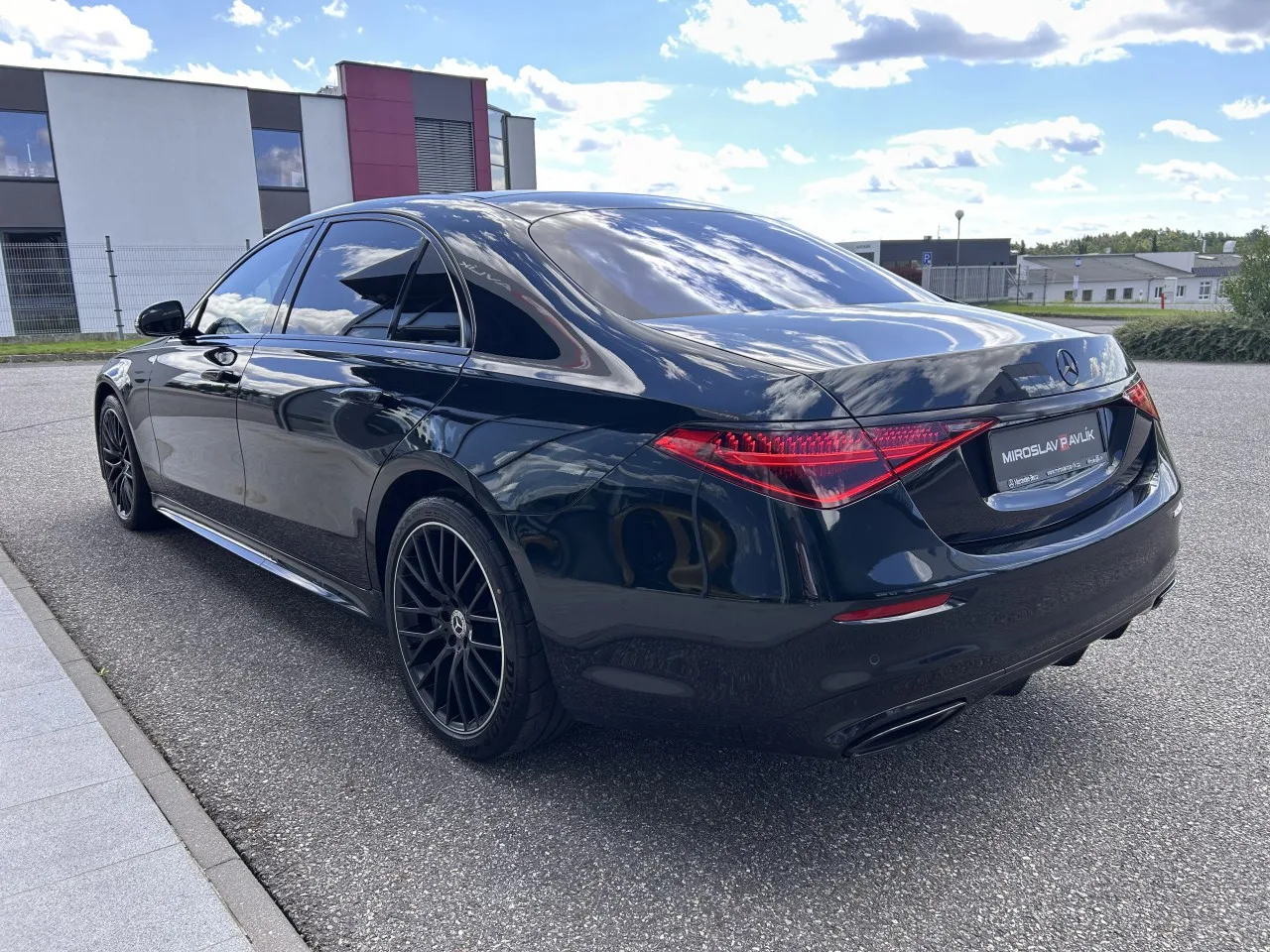 2022 Mercedes-Benz S 580 4MATIC, long proposée par un concessionnaire spécialisé à Písek, Tchéquie, photo 7 sur 40