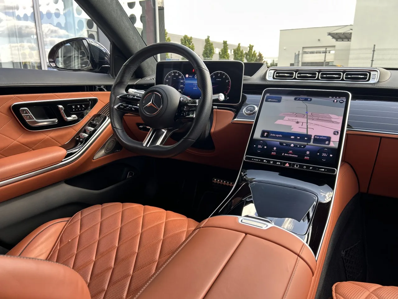 2022 Mercedes-Benz S 580 4MATIC, long proposée par un concessionnaire spécialisé à Písek, Tchéquie, photo 13 sur 40