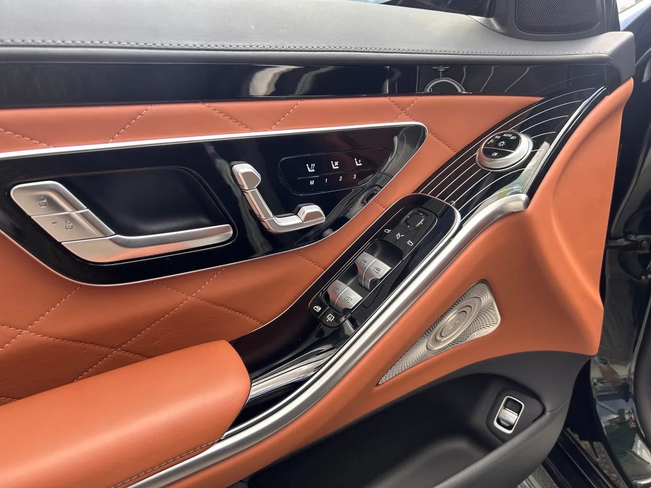 2022 Mercedes-Benz S 580 4MATIC, long proposée par un concessionnaire spécialisé à Písek, Tchéquie, photo 17 sur 40