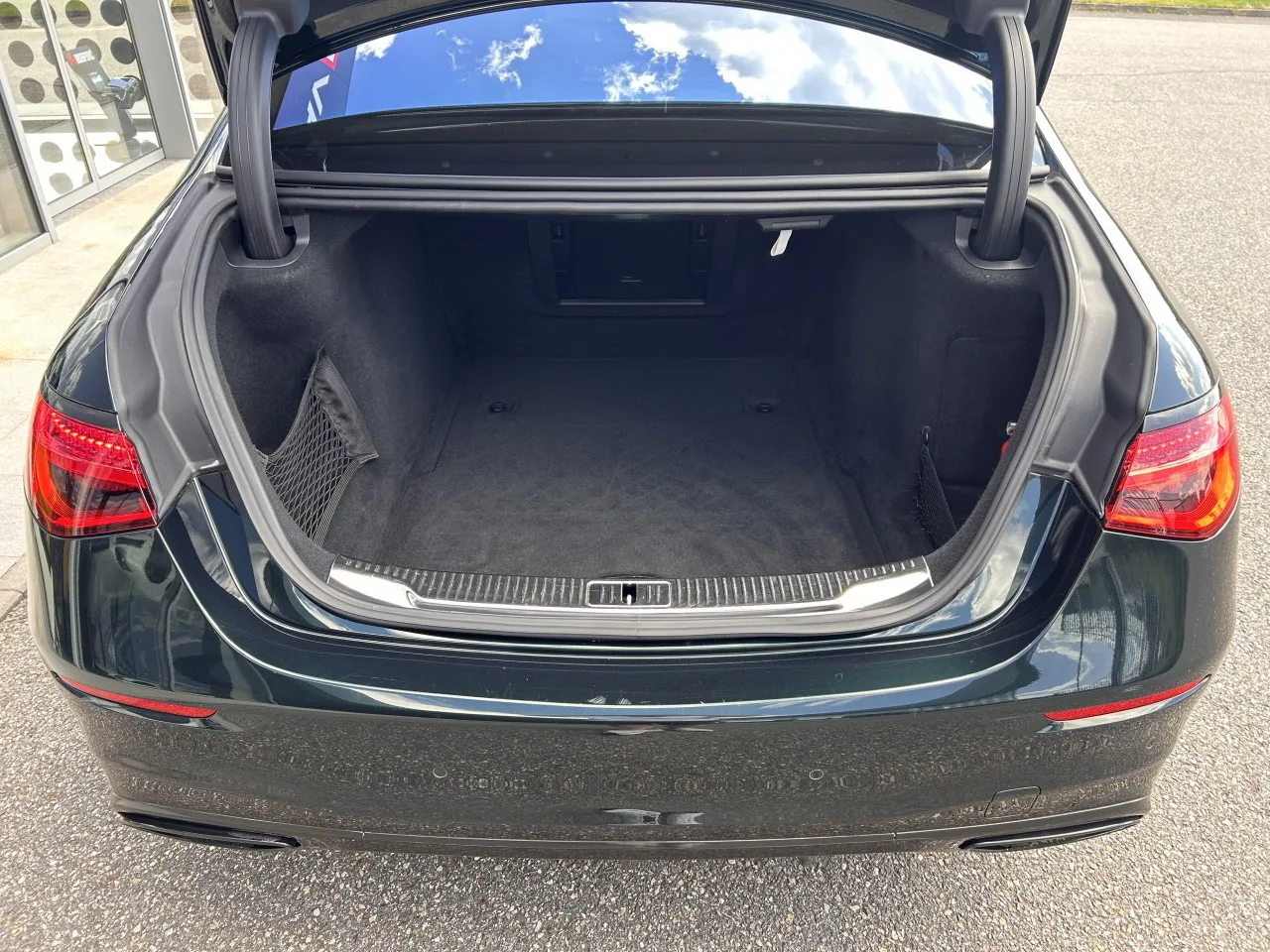 2022 Mercedes-Benz S 580 4MATIC, long proposée par un concessionnaire spécialisé à Písek, Tchéquie, photo 38 sur 40