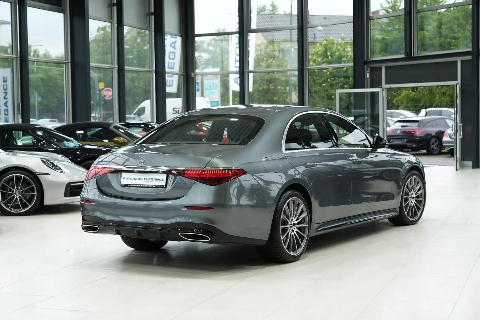 2022 Mercedes-Benz S 580 e 4MATIC, AMG Line, 2/22