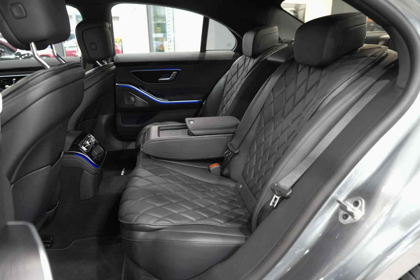 2022 Mercedes-Benz S 580 e 4MATIC, AMG Line, 13/22