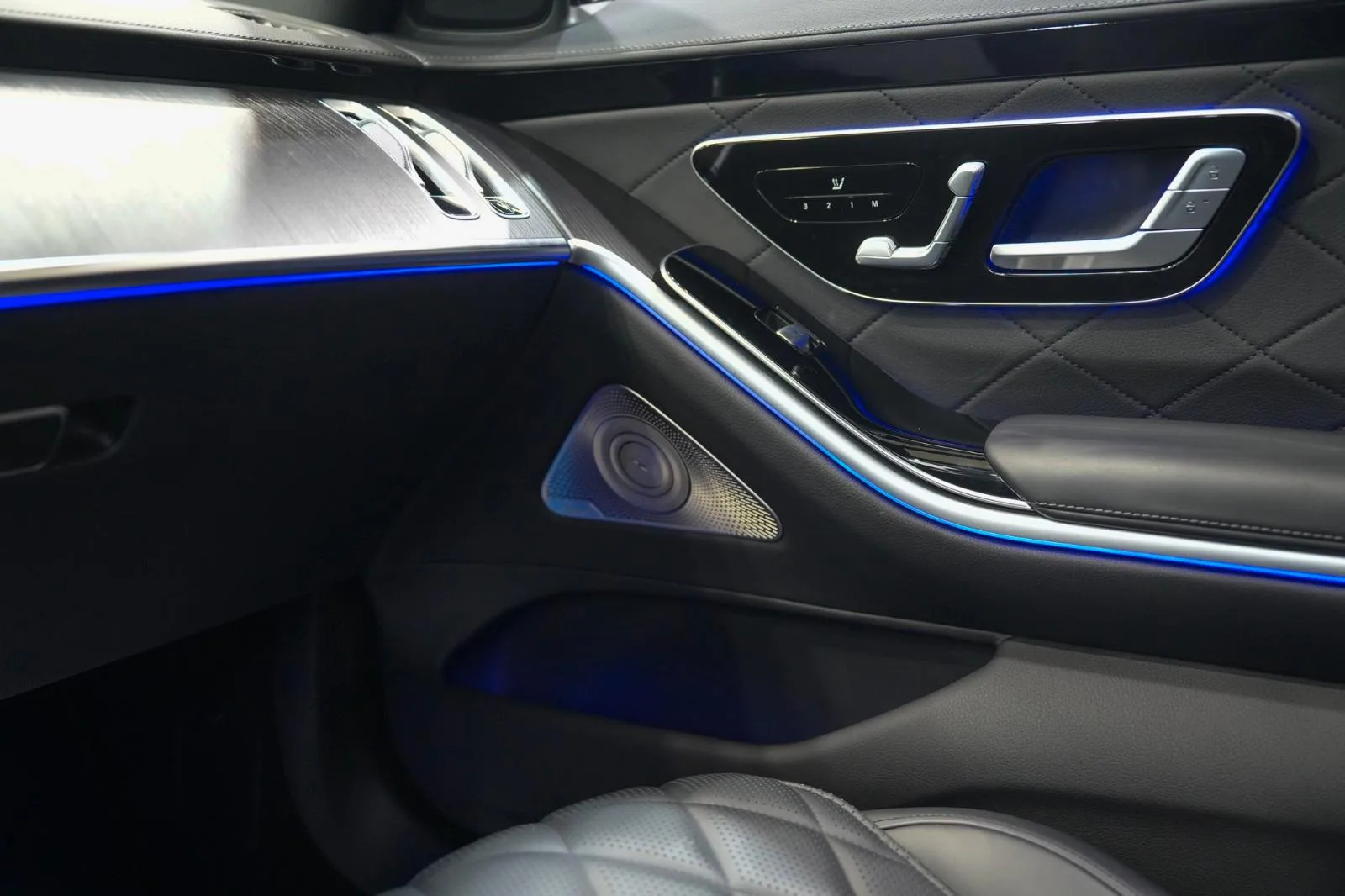 2022 Mercedes-Benz S 580 e 4MATIC, AMG Line, 14/22