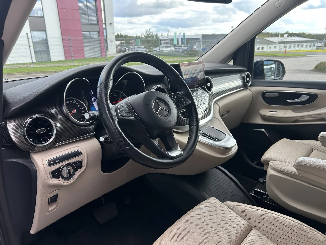 2022 Mercedes-Benz V 220 d, 10/28