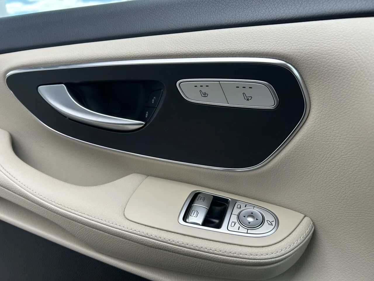 2022 Mercedes-Benz V 220 d, 21/28