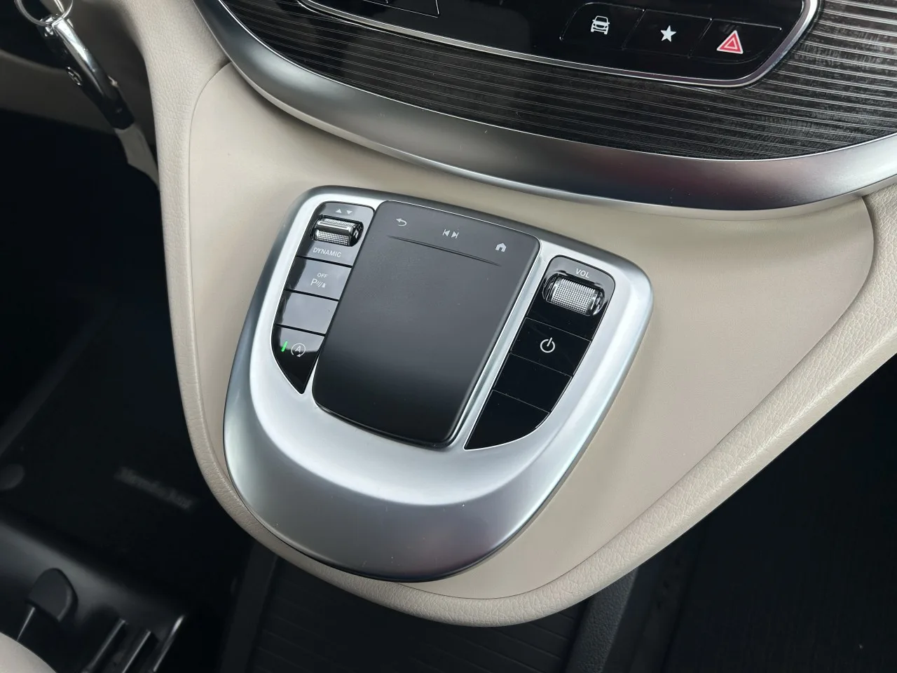 2022 Mercedes-Benz V 220 d, 23/28