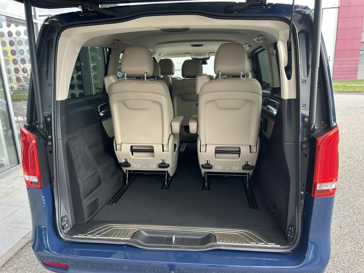 2022 Mercedes-Benz V 220 d, 27/28