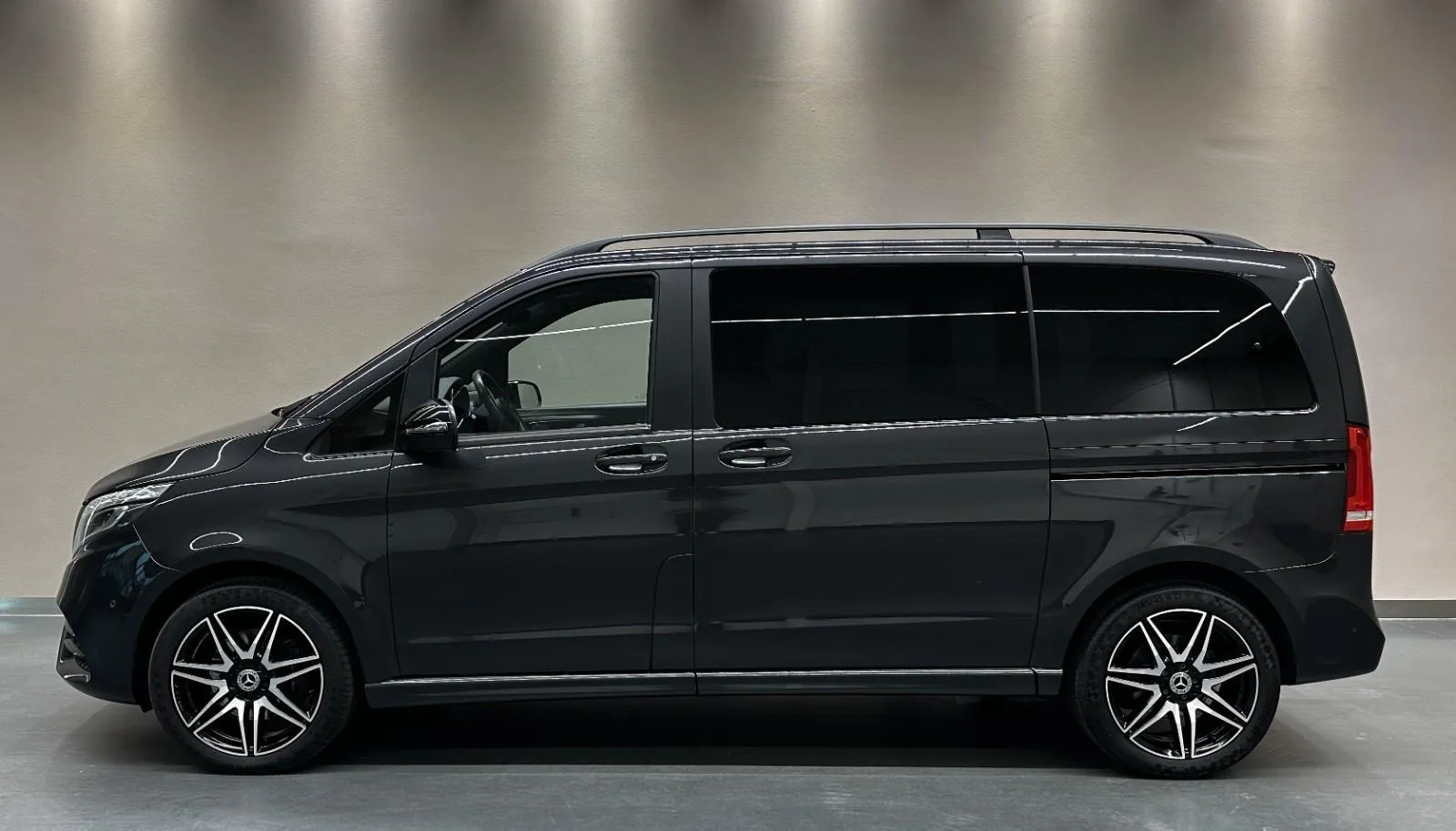 2022 Mercedes-Benz V 300 d 4MATIC, Edition 2021, AMG Line, 4/30