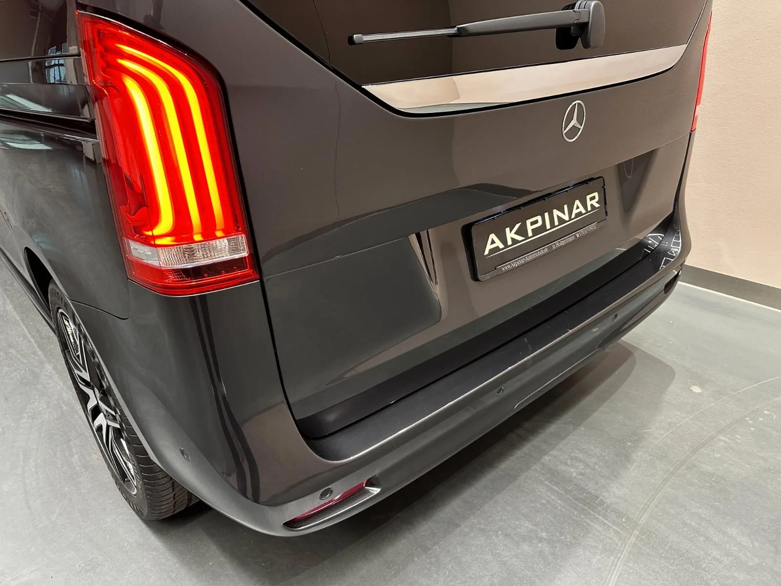 2022 Mercedes-Benz V 300 d 4MATIC, Edition 2021, AMG Line, 5/30