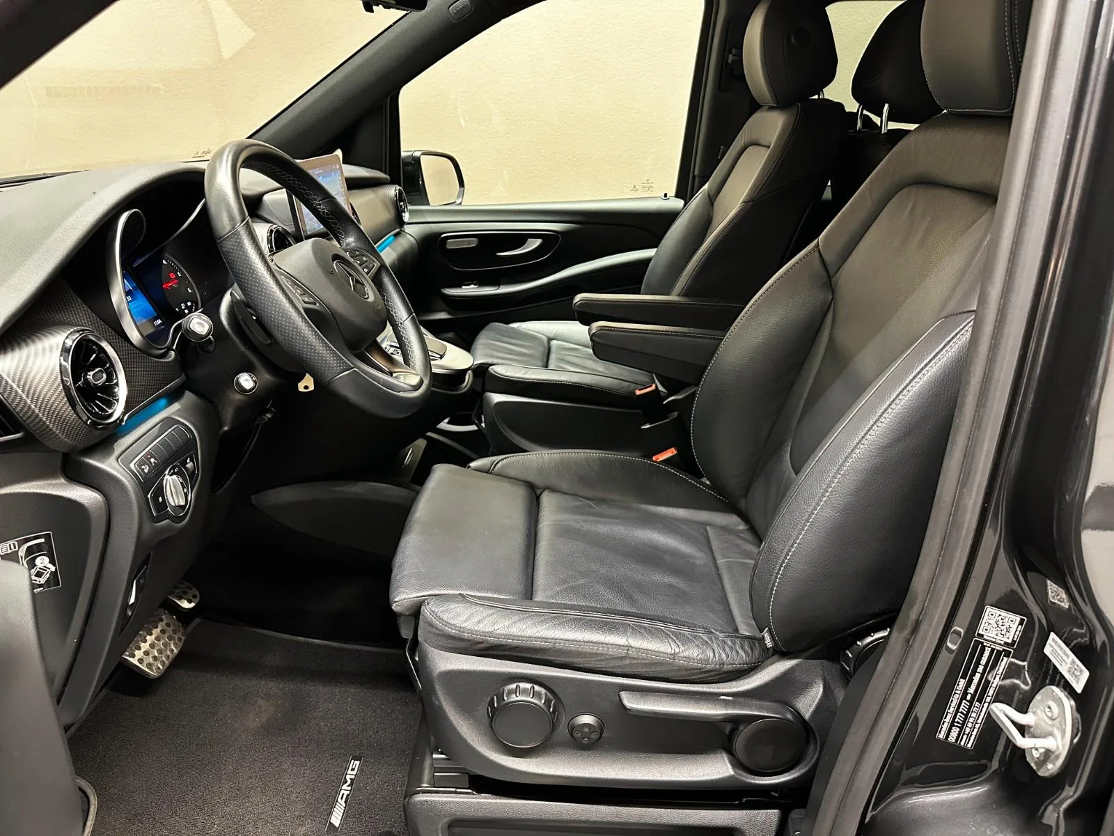 2022 Mercedes-Benz V 300 d 4MATIC, Edition 2021, AMG Line, 11/30