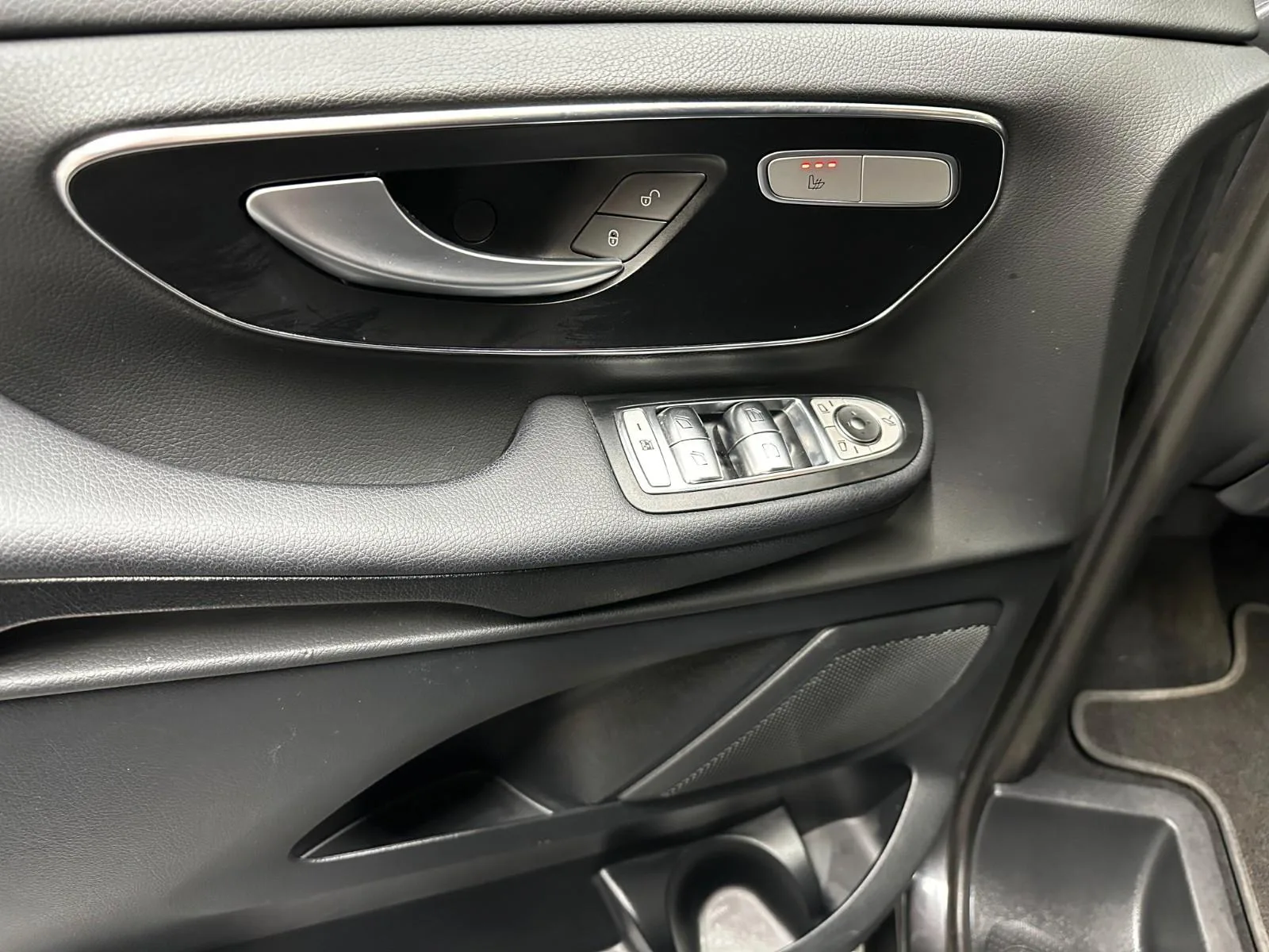 2022 Mercedes-Benz V 300 d 4MATIC, Edition 2021, AMG Line, 12/30