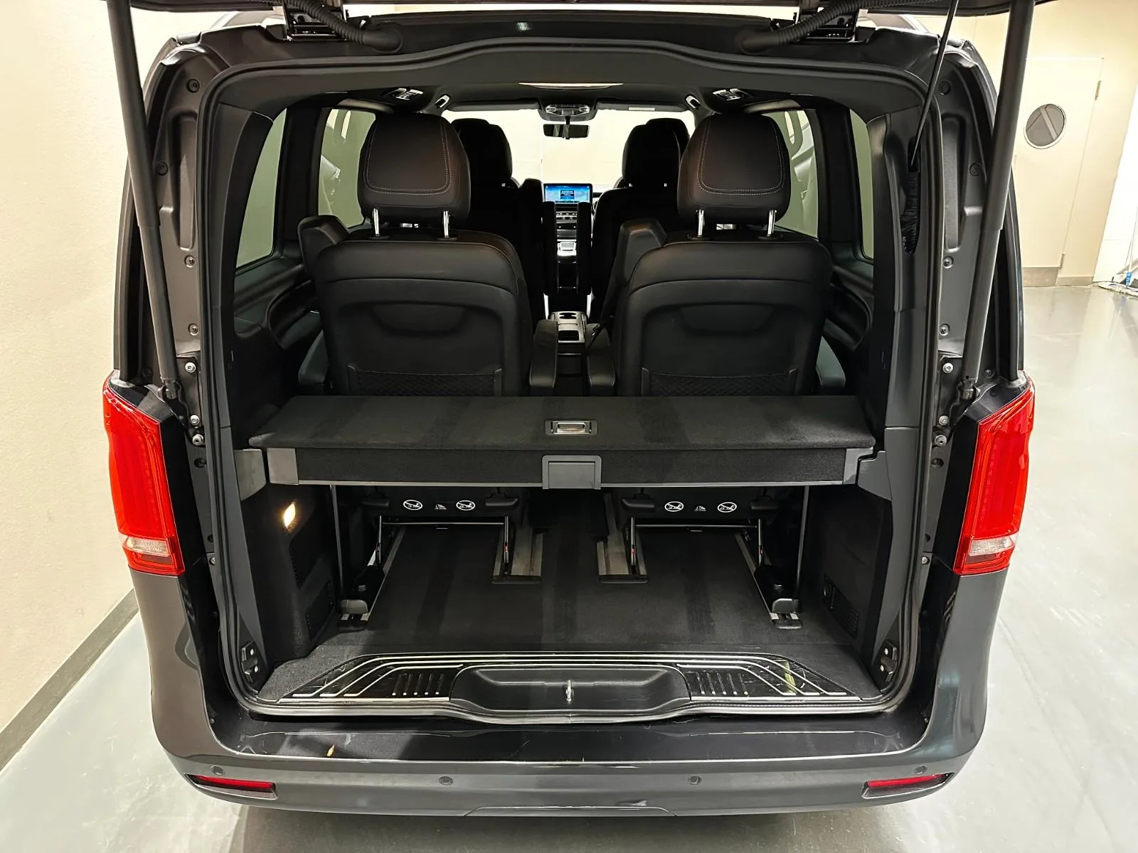 2022 Mercedes-Benz V 300 d 4MATIC, Edition 2021, AMG Line, 18/30