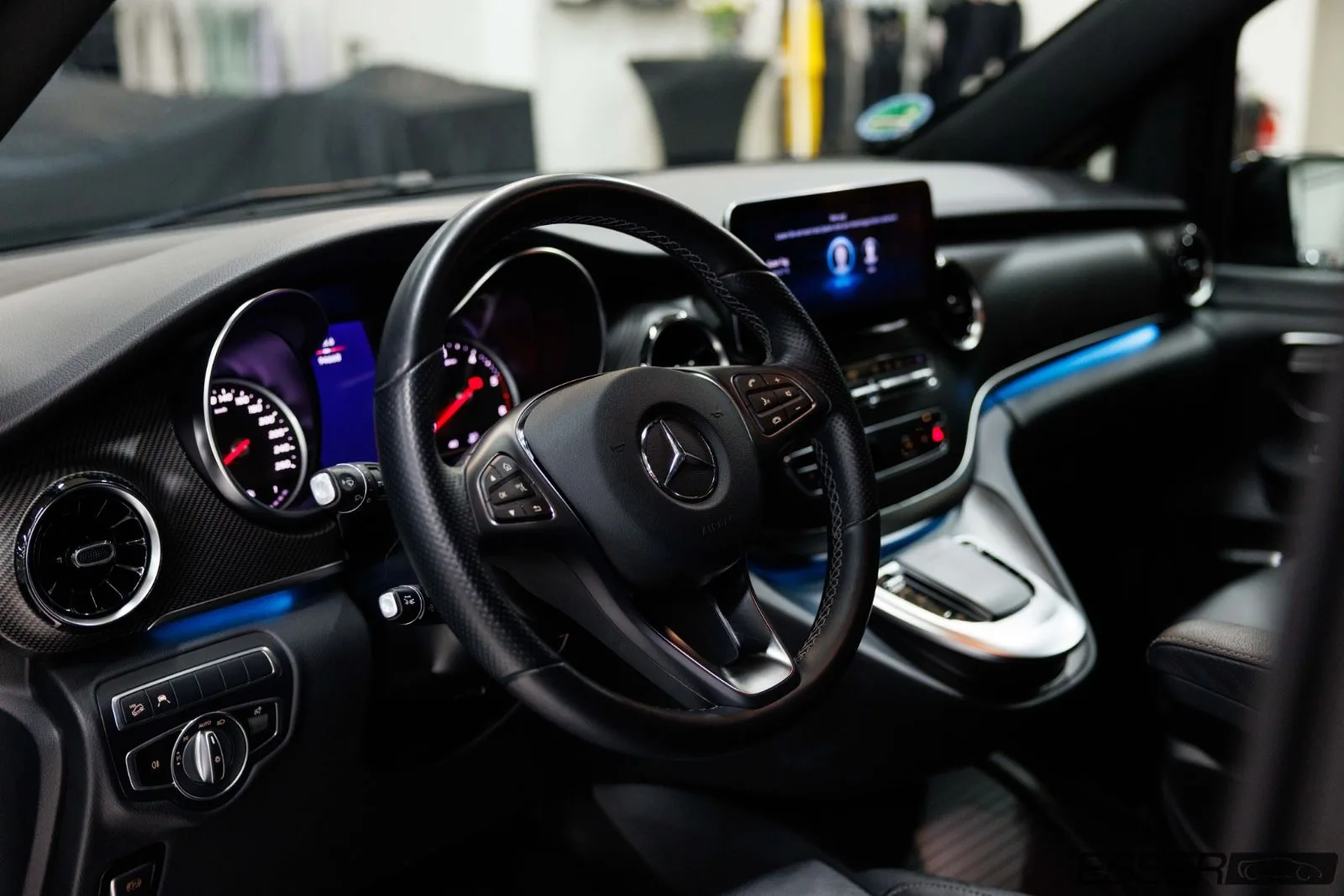 2022 Mercedes-Benz V 300 d, 8/30