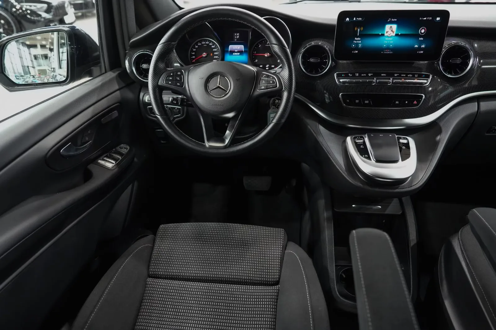 2022 Mercedes-Benz V 300 d Edition, Long, 17/30