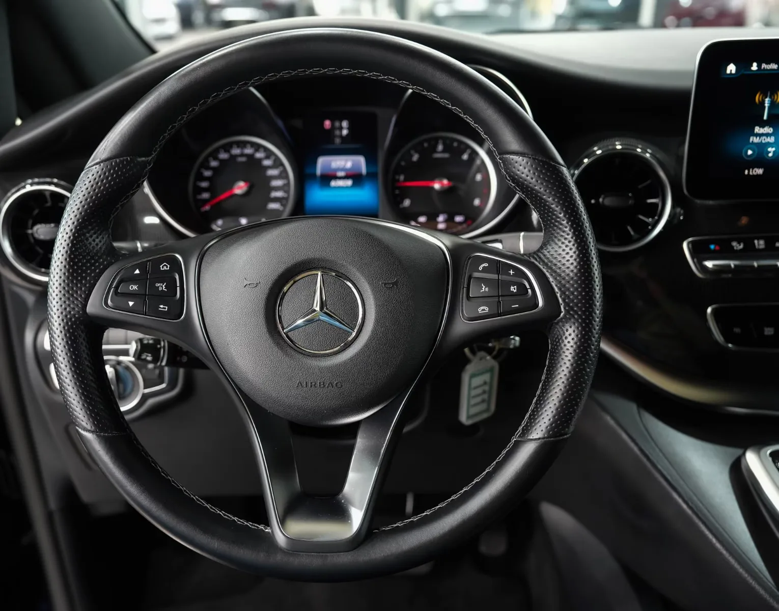 2022 Mercedes-Benz V 300 d Edition, Long, 18/30
