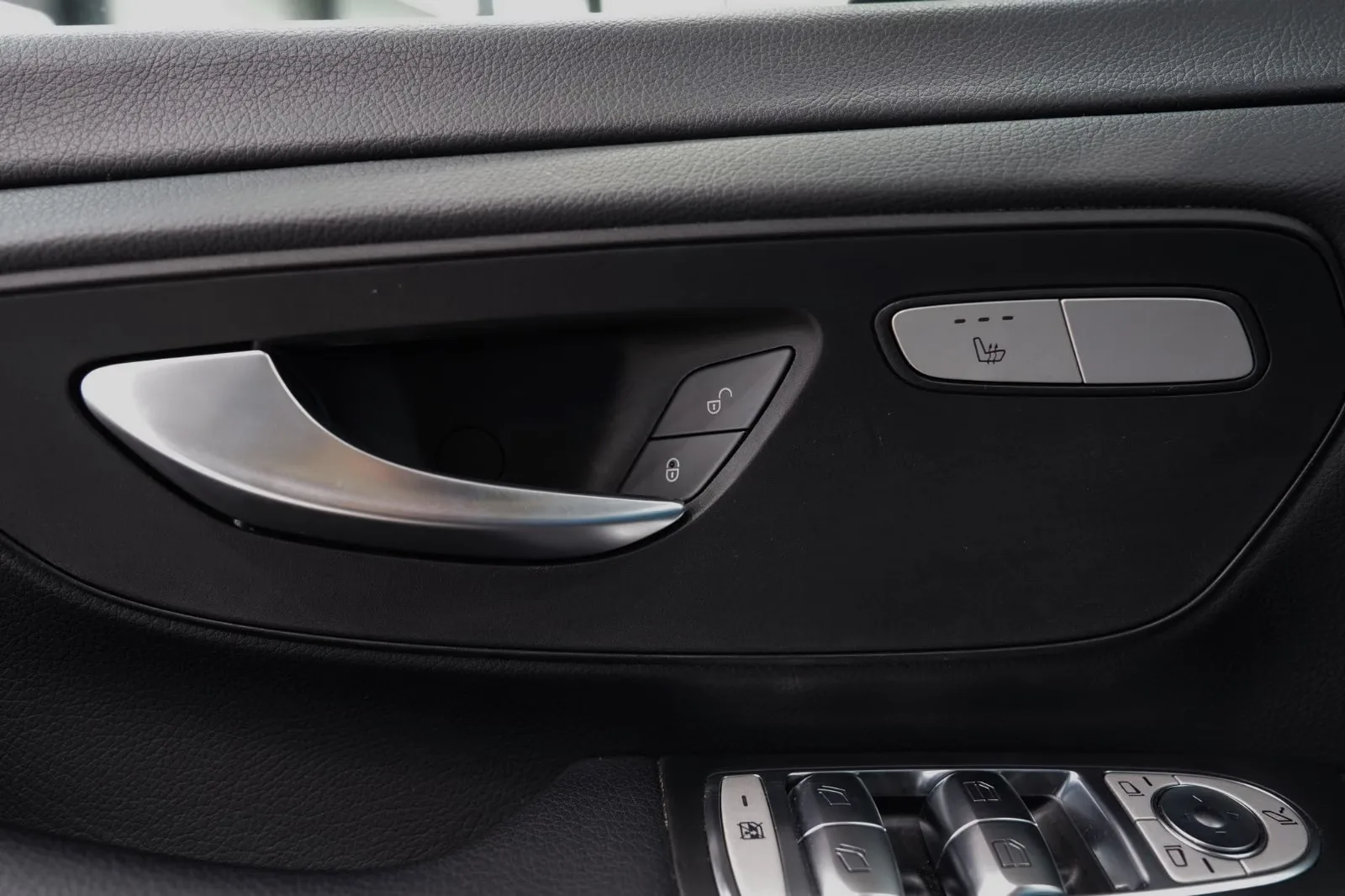 2022 Mercedes-Benz V 300 d Edition, Long, 29/30