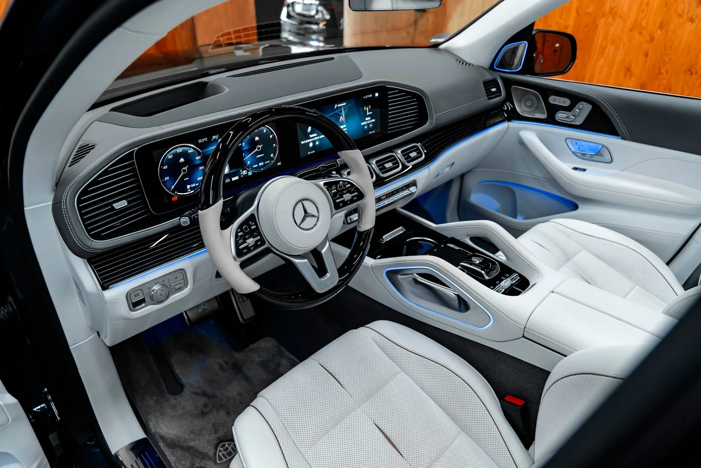 2022 Mercedes-Maybach GLS 600 4MATIC offered by a specialist dealer in Bratislava, Slovakia, photo 11 of 15