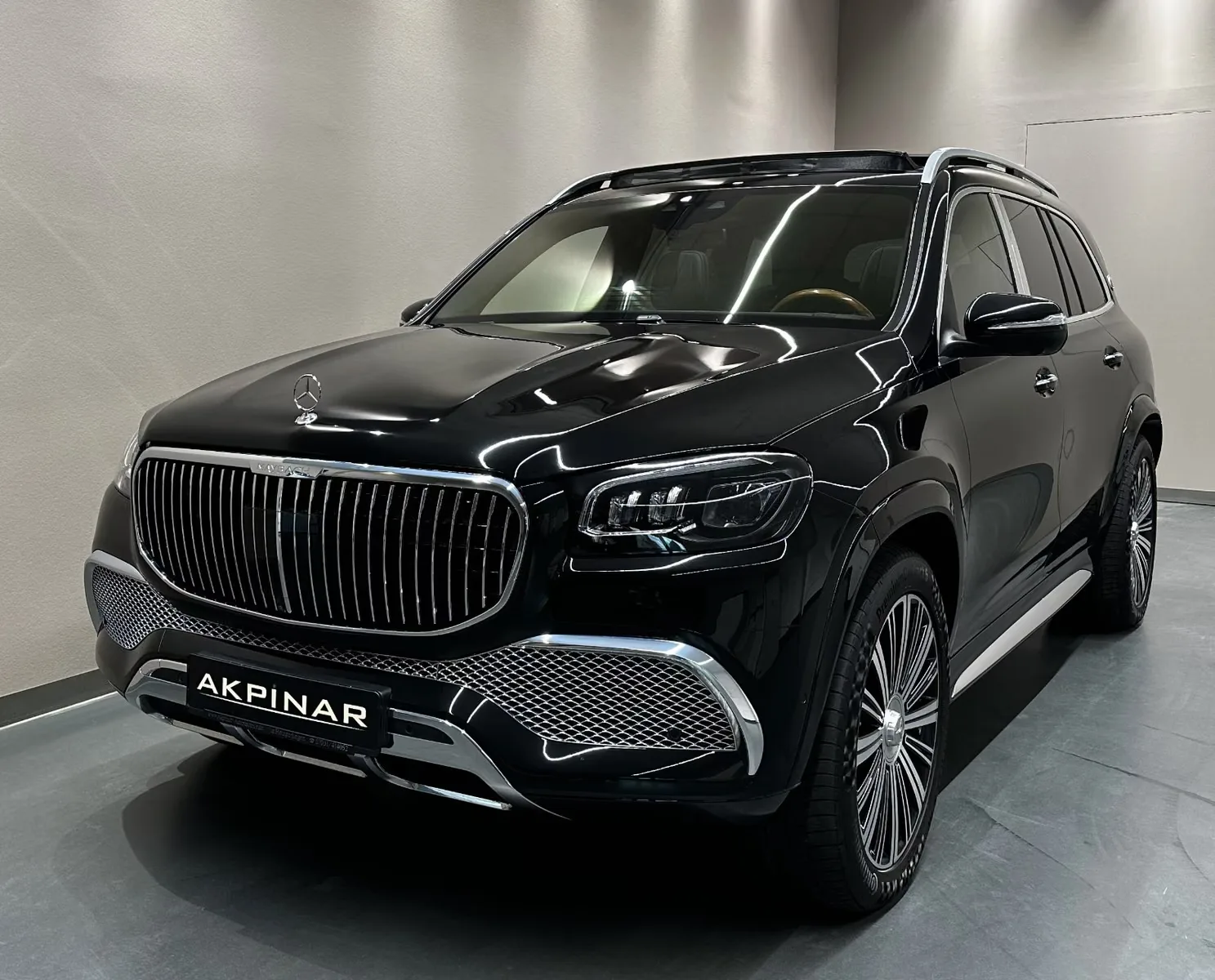 2022 Mercedes-Maybach GLS 600 offered by a specialist dealer in Holzgerlingen, Germany, main photo