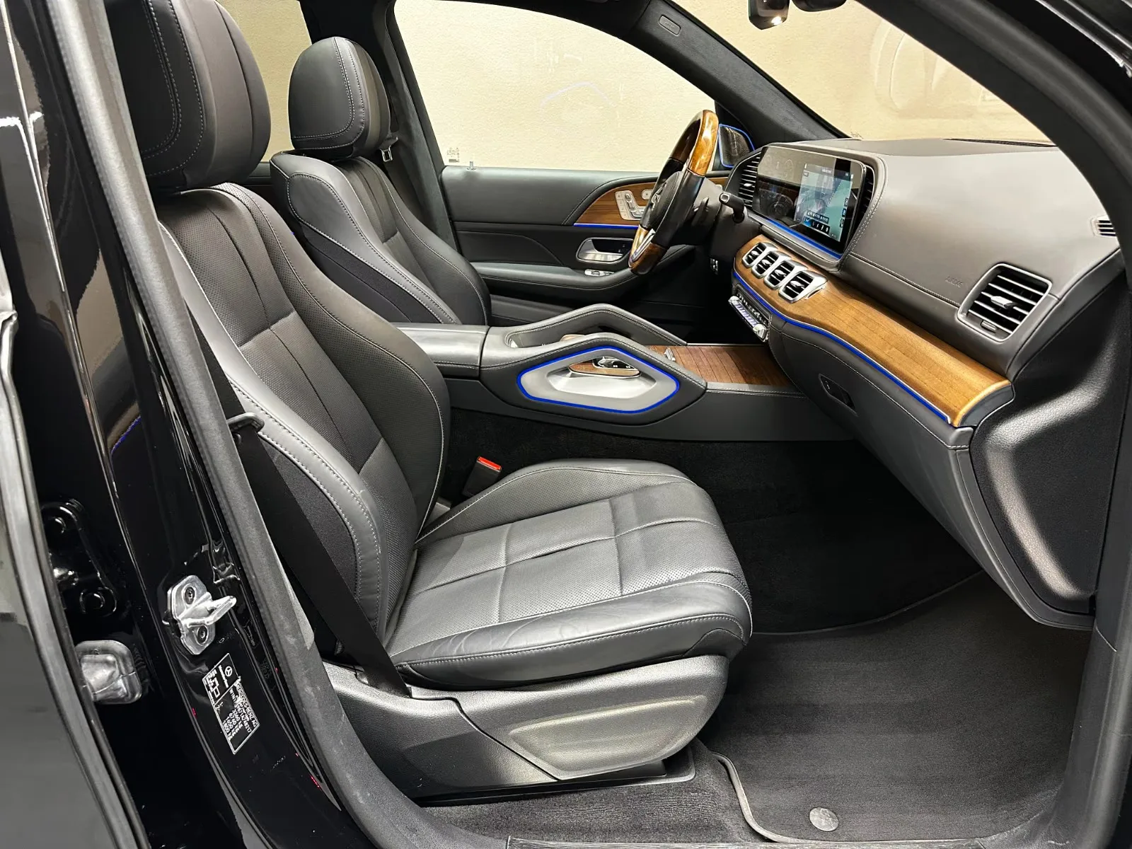 2022 Mercedes-Maybach GLS 600, 29/30