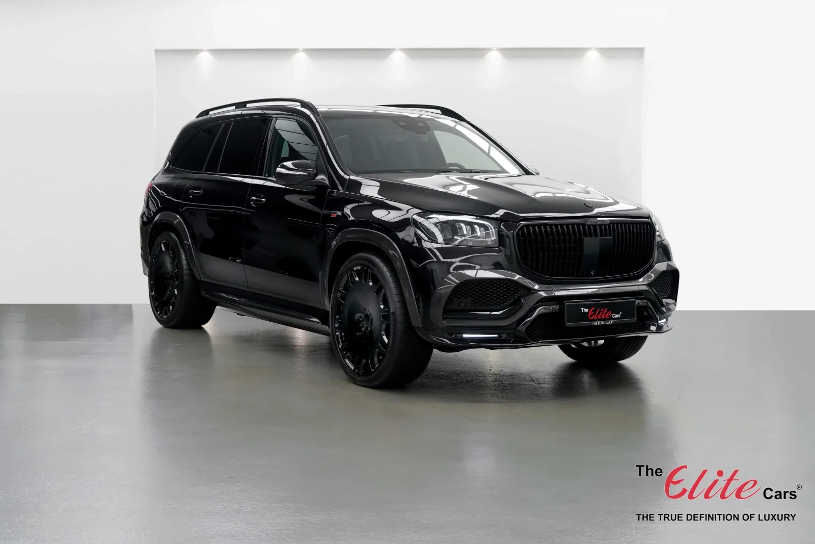 2022 Mercedes-Maybach GLS 600 Brabus 800 en un concesionario especializado de Dubái, Emiratos Árabes Unidos, foto principal