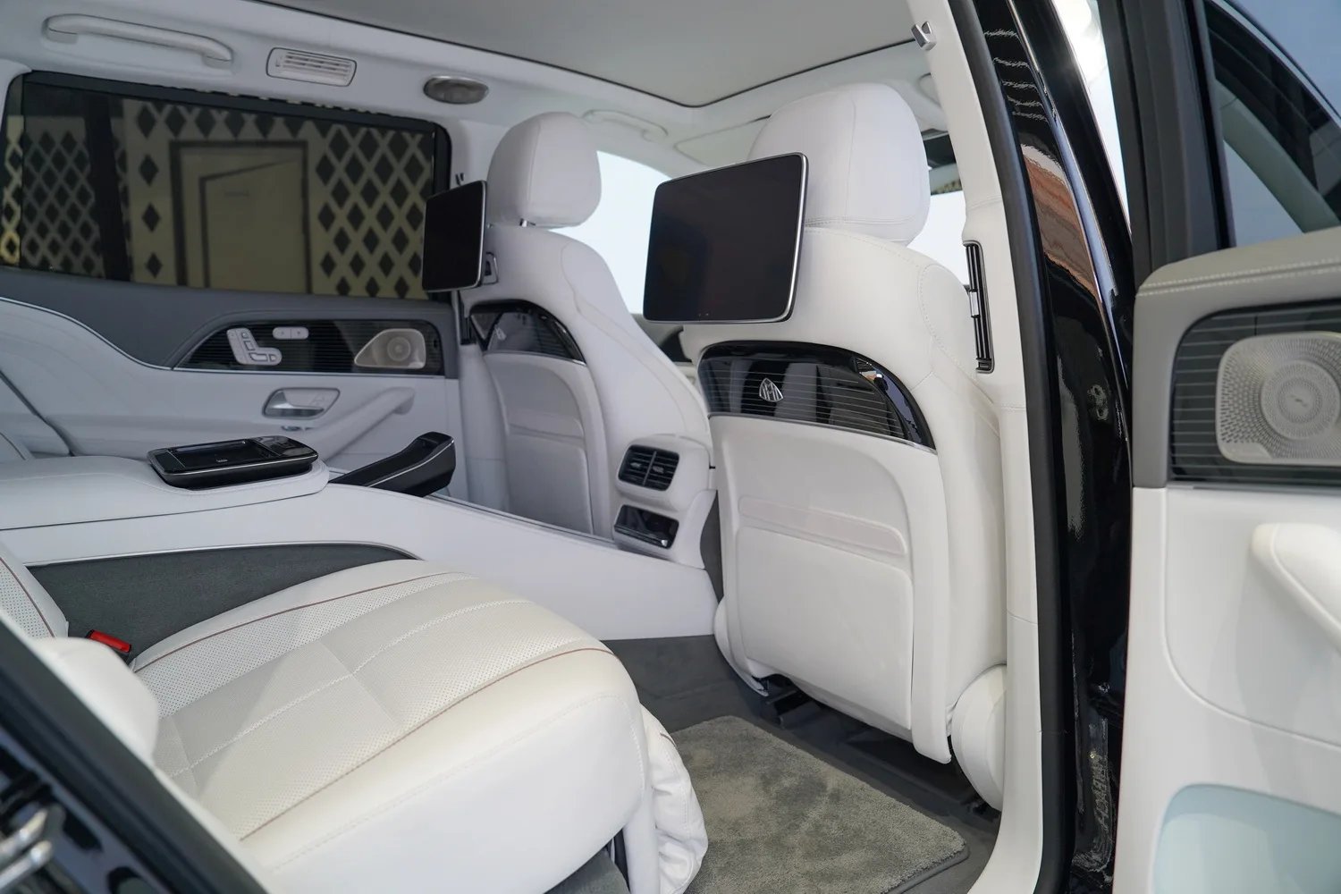 2022 Mercedes-Maybach GLS 600, 11/16