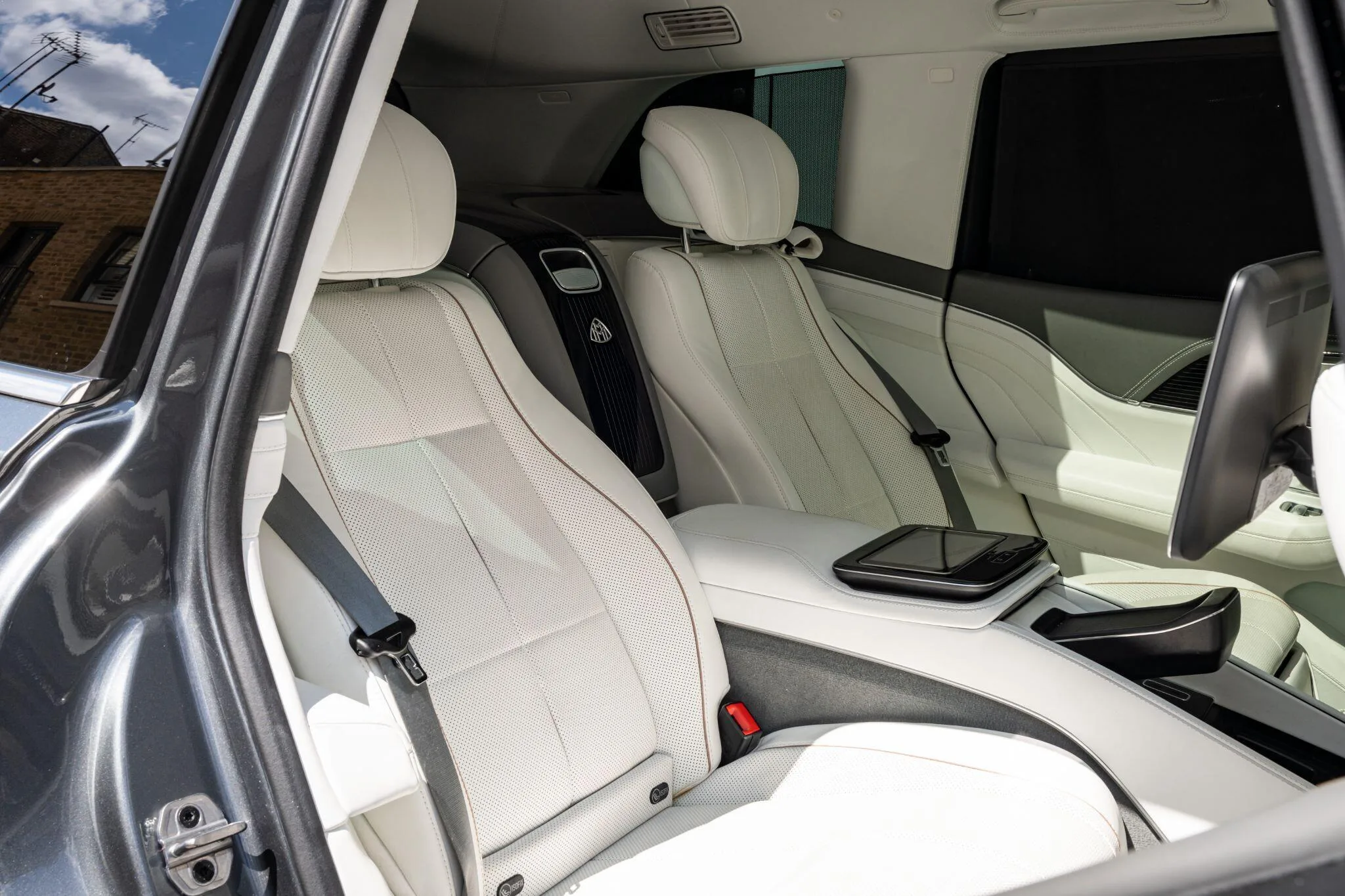 2022 Mercedes-Maybach GLS 600, 29/30