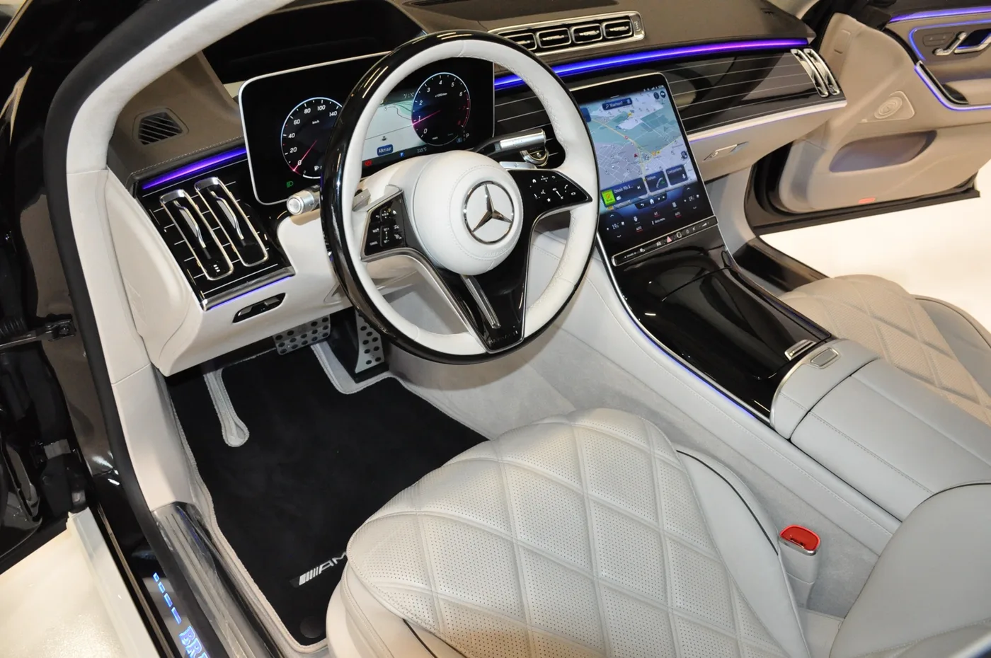 2022 Mercedes-Maybach S 580 offered by a collector car dealer in Alkmaar, Netherlands, photo 2 of 15