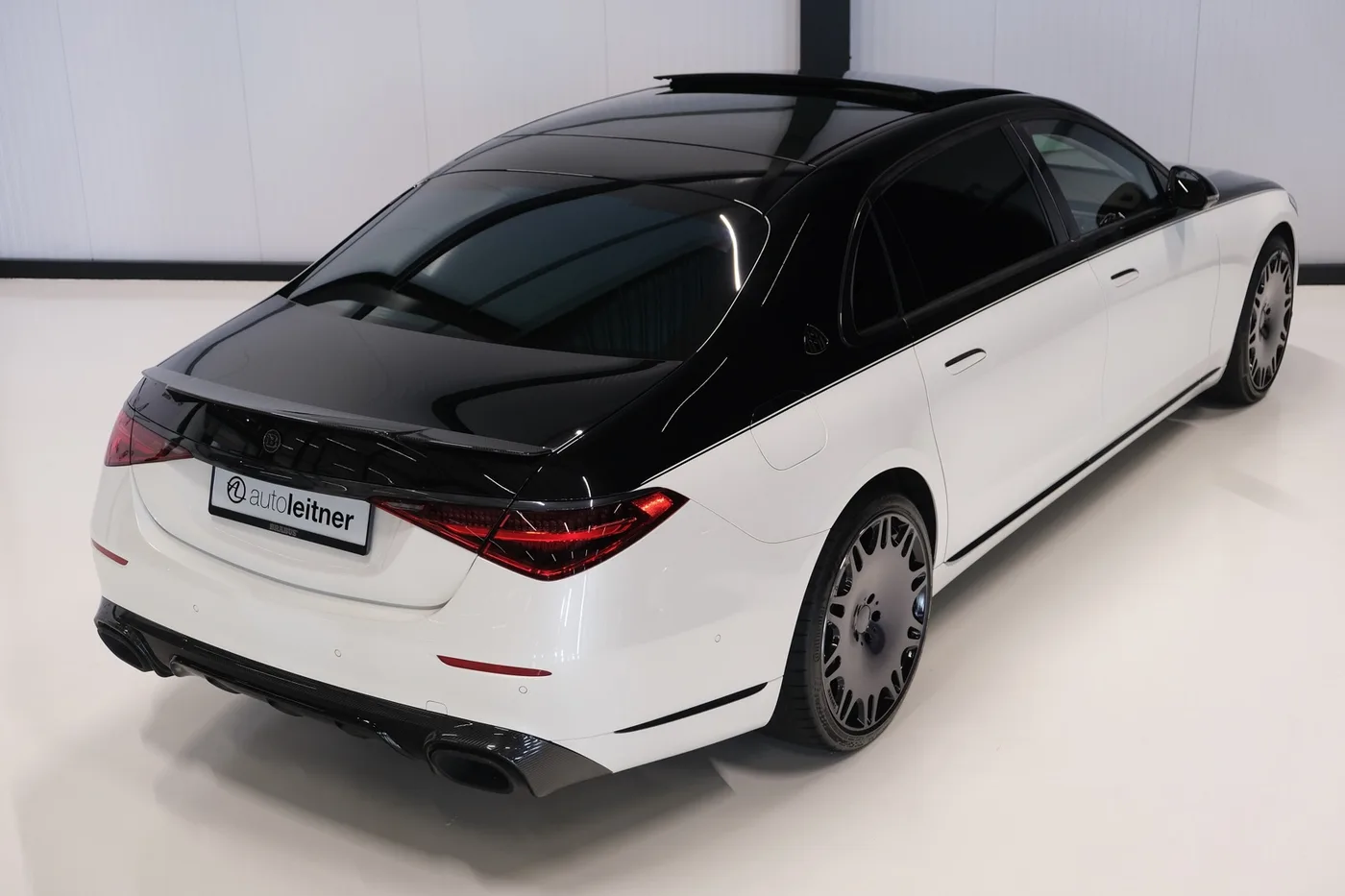 2022 Mercedes-Maybach S 580 offered by a collector car dealer in Alkmaar, Netherlands, photo 3 of 15