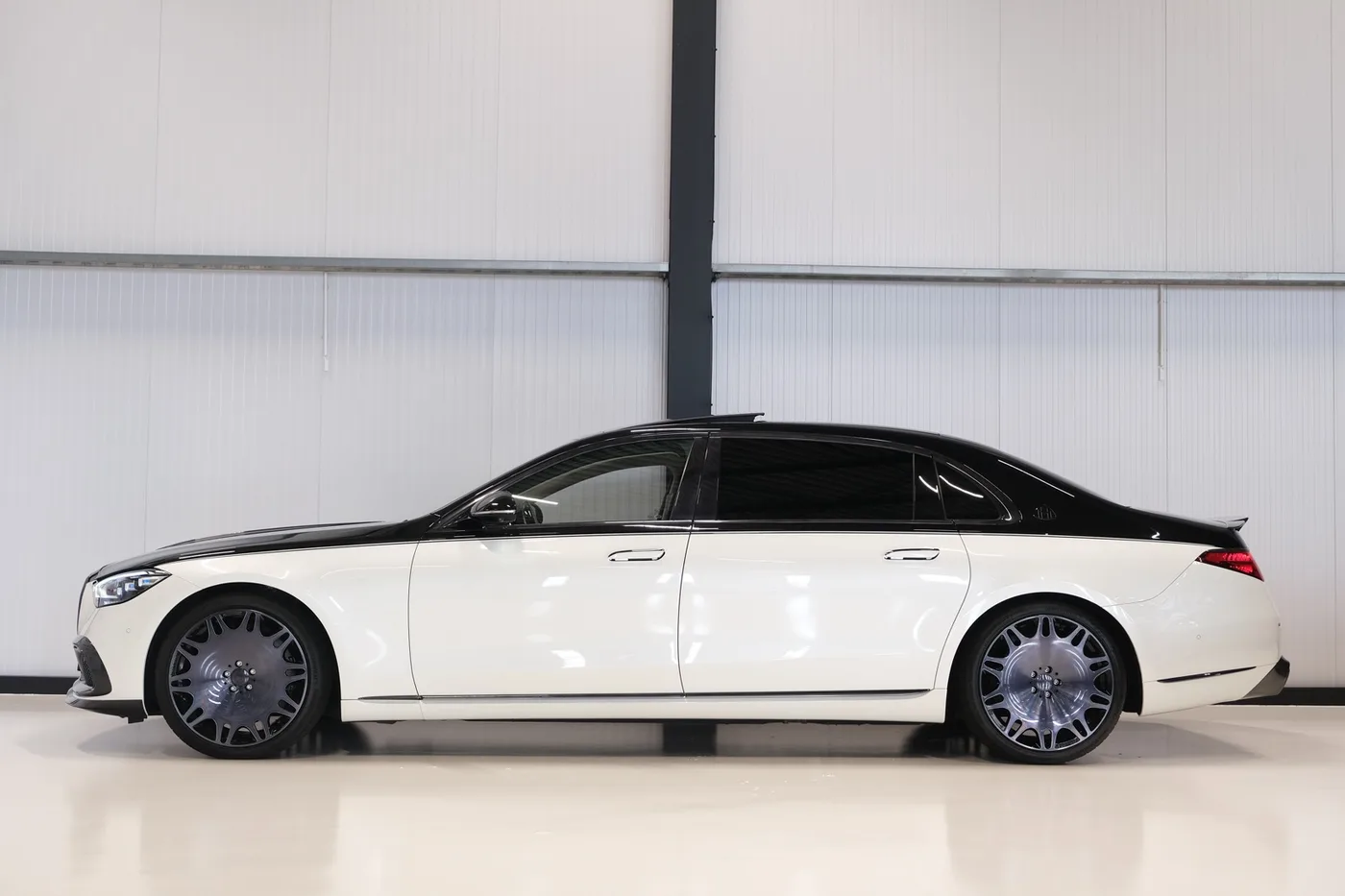 2022 Mercedes-Maybach S 580 offered by a collector car dealer in Alkmaar, Netherlands, photo 9 of 15