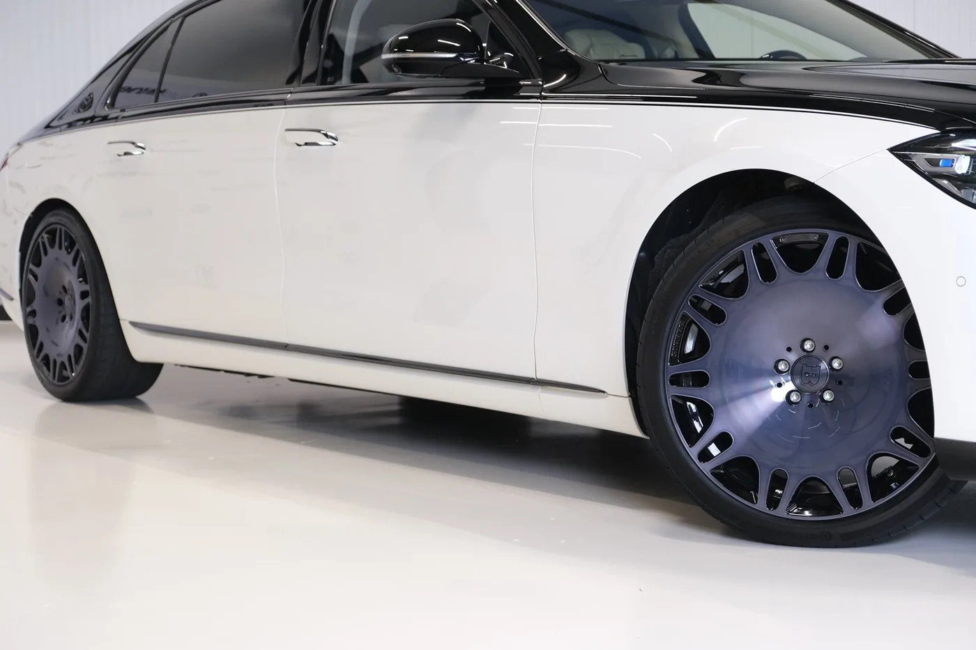 2022 Mercedes-Maybach S 580 offered by a collector car dealer in Alkmaar, Netherlands, photo 11 of 15