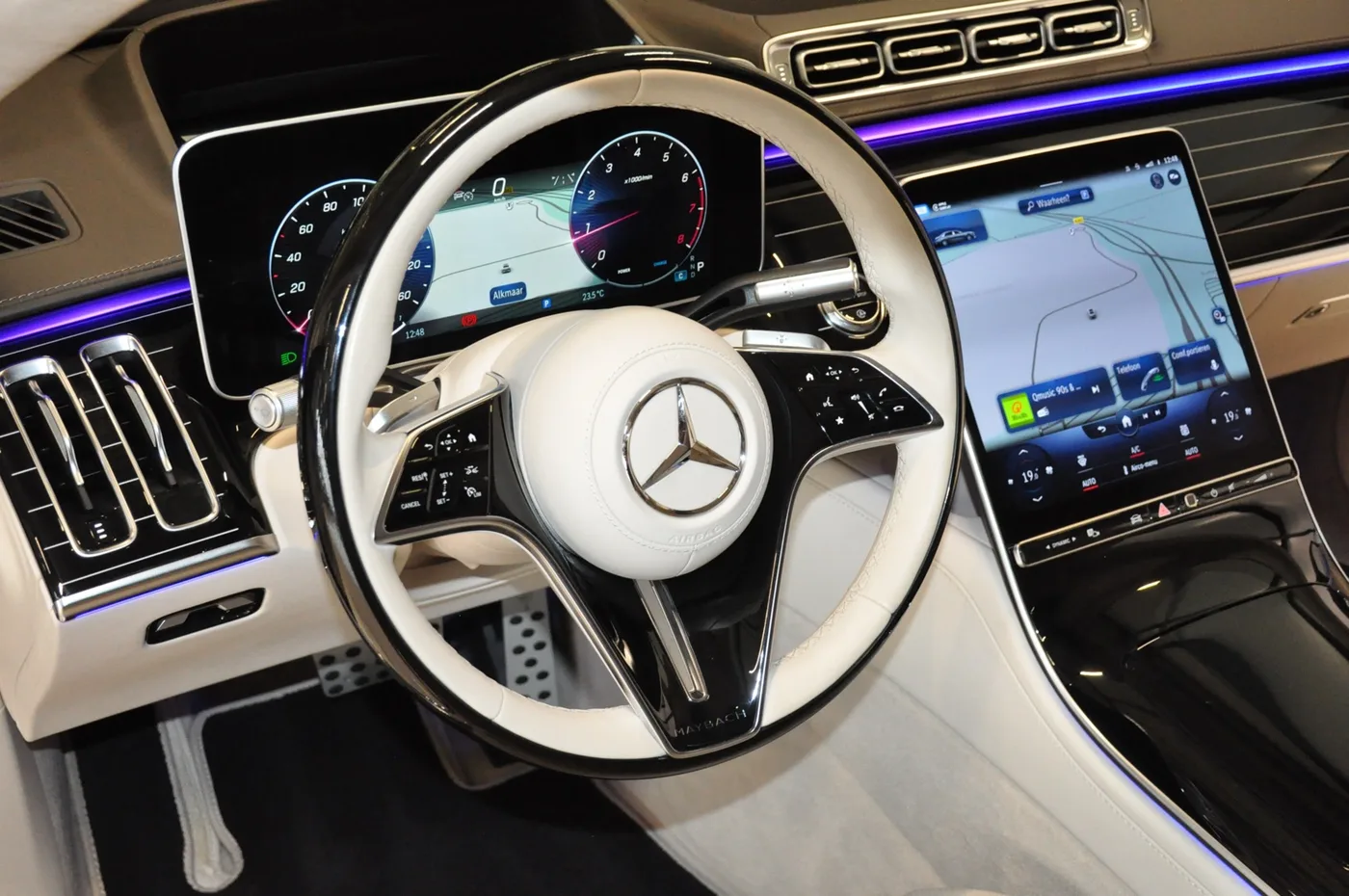 2022 Mercedes-Maybach S 580 offered by a collector car dealer in Alkmaar, Netherlands, photo 14 of 15