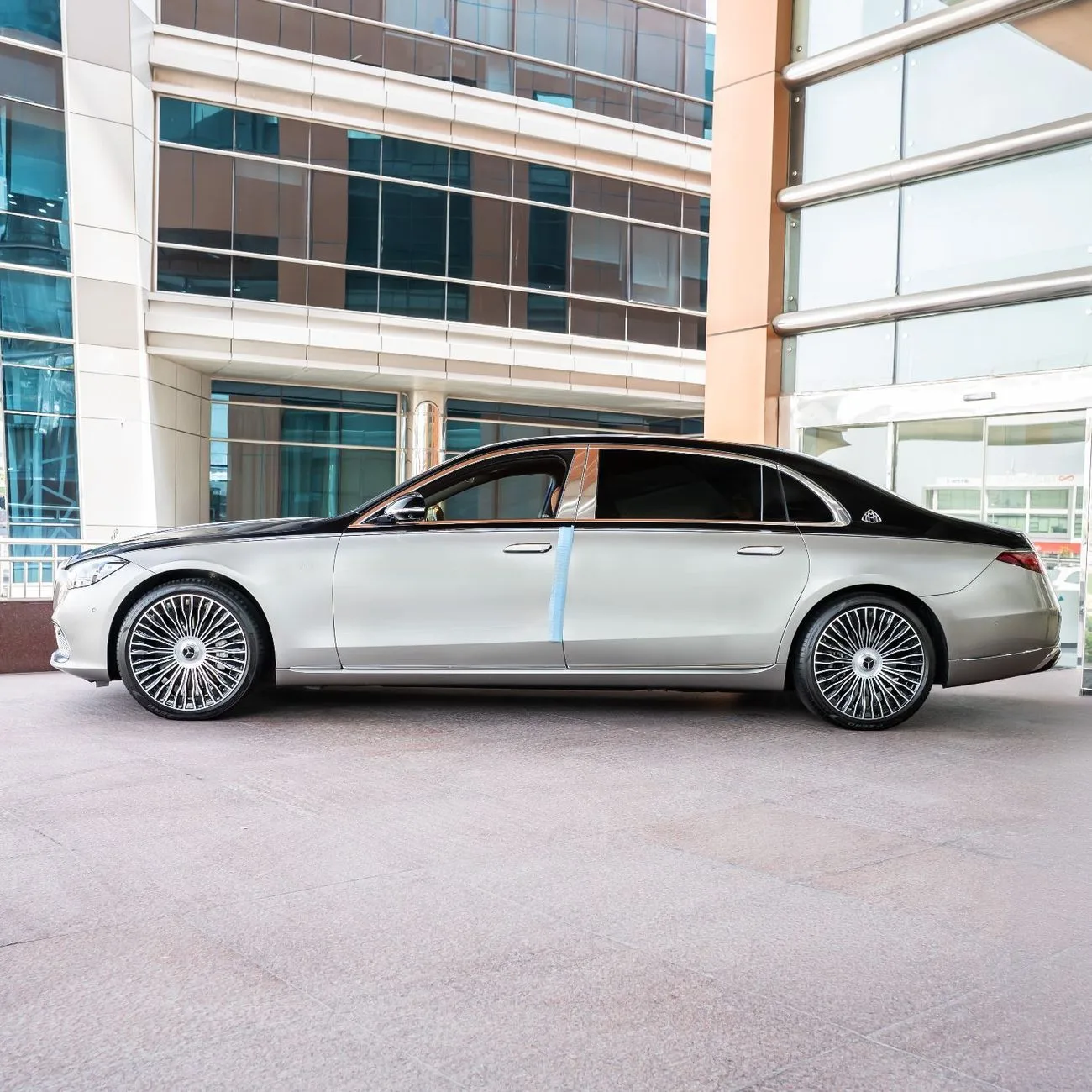2022 Mercedes-Maybach S 680 offered by a specialist dealer in Dubai, United Arab Emirates, photo 5 of 20