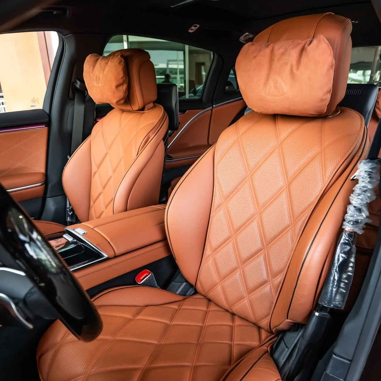 2022 Mercedes-Maybach S 680 offered by a specialist dealer in Dubai, United Arab Emirates, photo 6 of 20