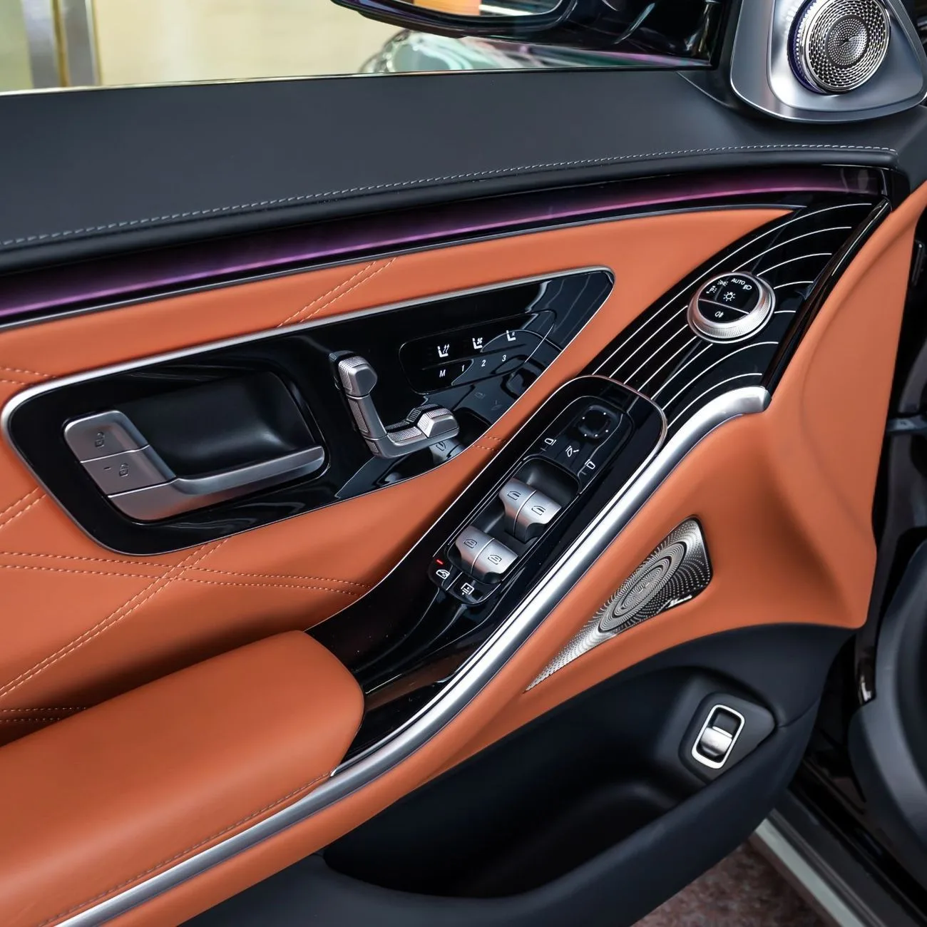 2022 Mercedes-Maybach S 680 offered by a specialist dealer in Dubai, United Arab Emirates, photo 7 of 20