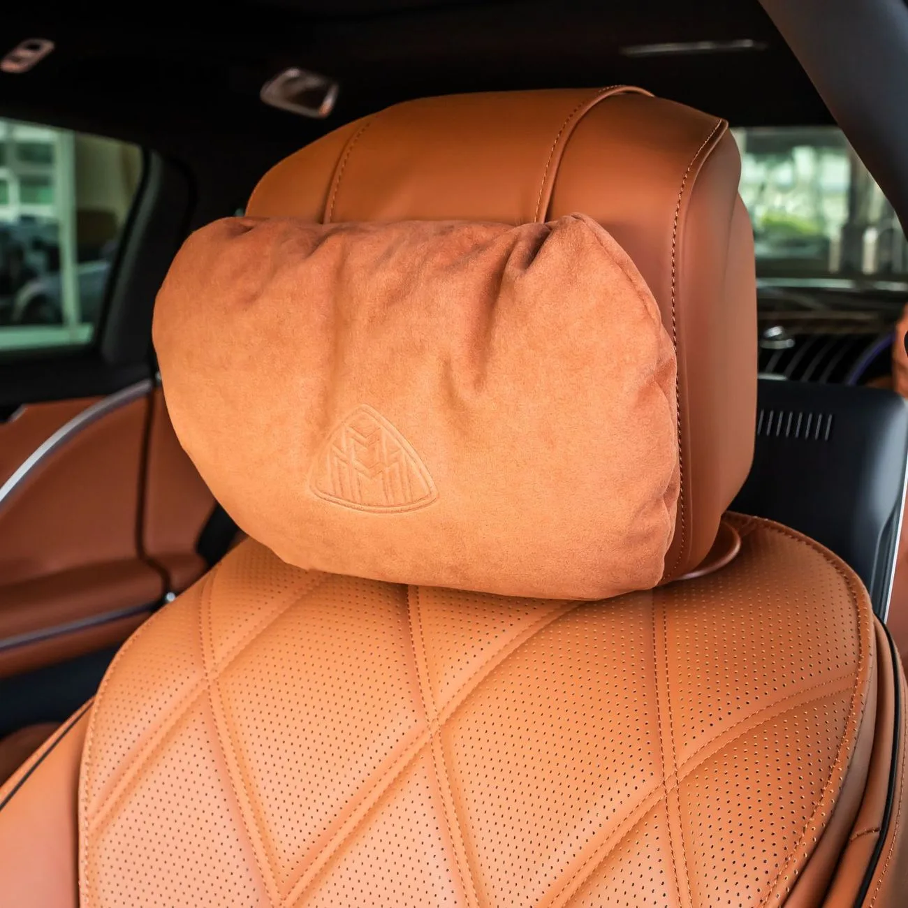 2022 Mercedes-Maybach S 680 offered by a specialist dealer in Dubai, United Arab Emirates, photo 8 of 20