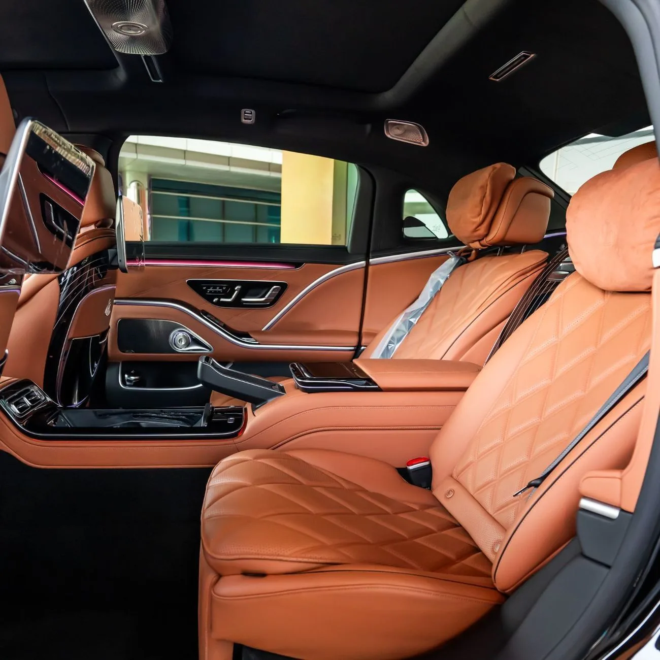 2022 Mercedes-Maybach S 680 offered by a specialist dealer in Dubai, United Arab Emirates, photo 11 of 20