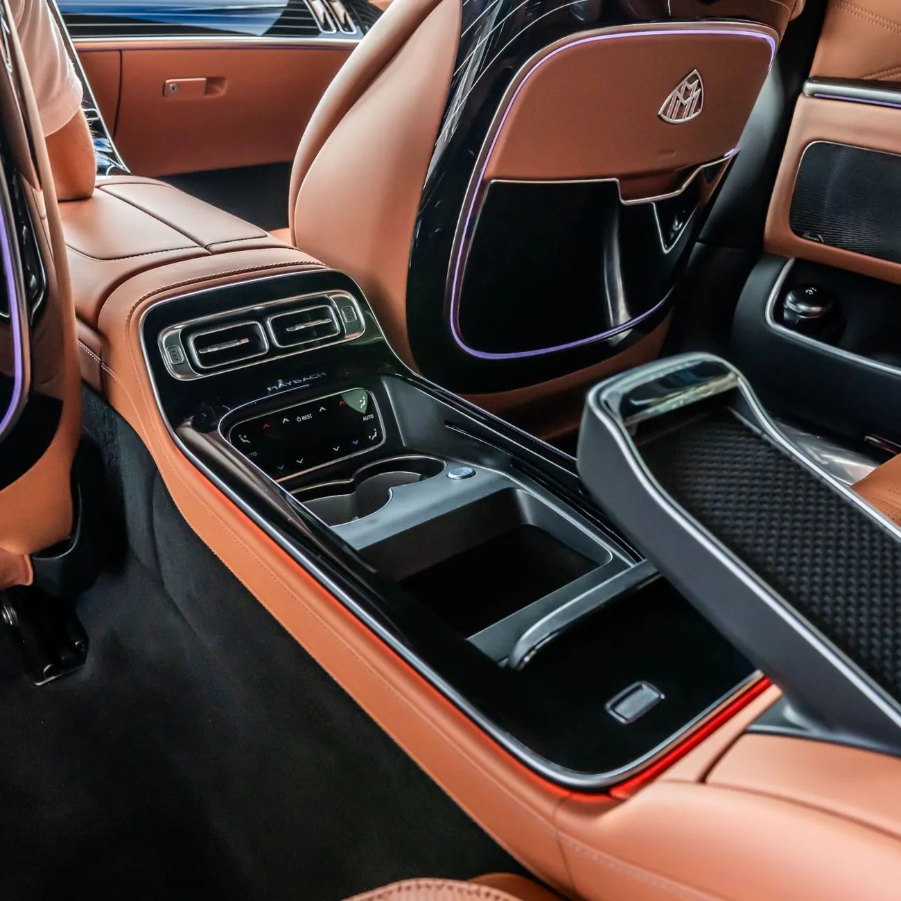 2022 Mercedes-Maybach S 680 offered by a specialist dealer in Dubai, United Arab Emirates, photo 12 of 20