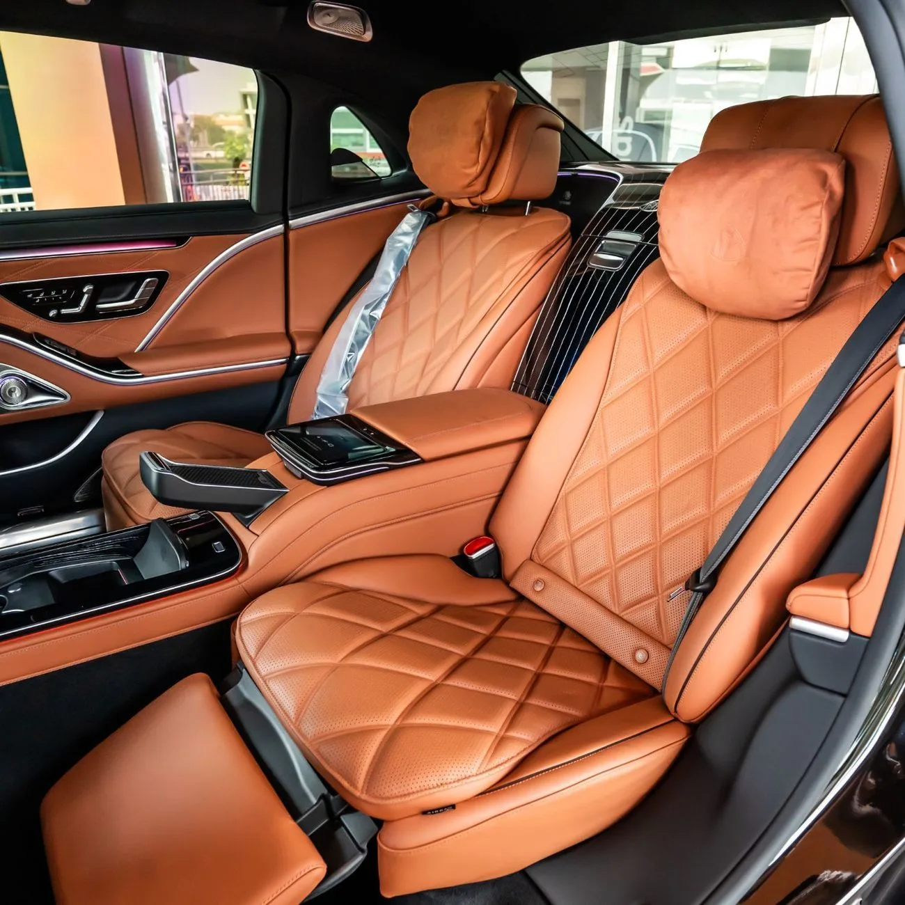 2022 Mercedes-Maybach S 680 offered by a specialist dealer in Dubai, United Arab Emirates, photo 13 of 20