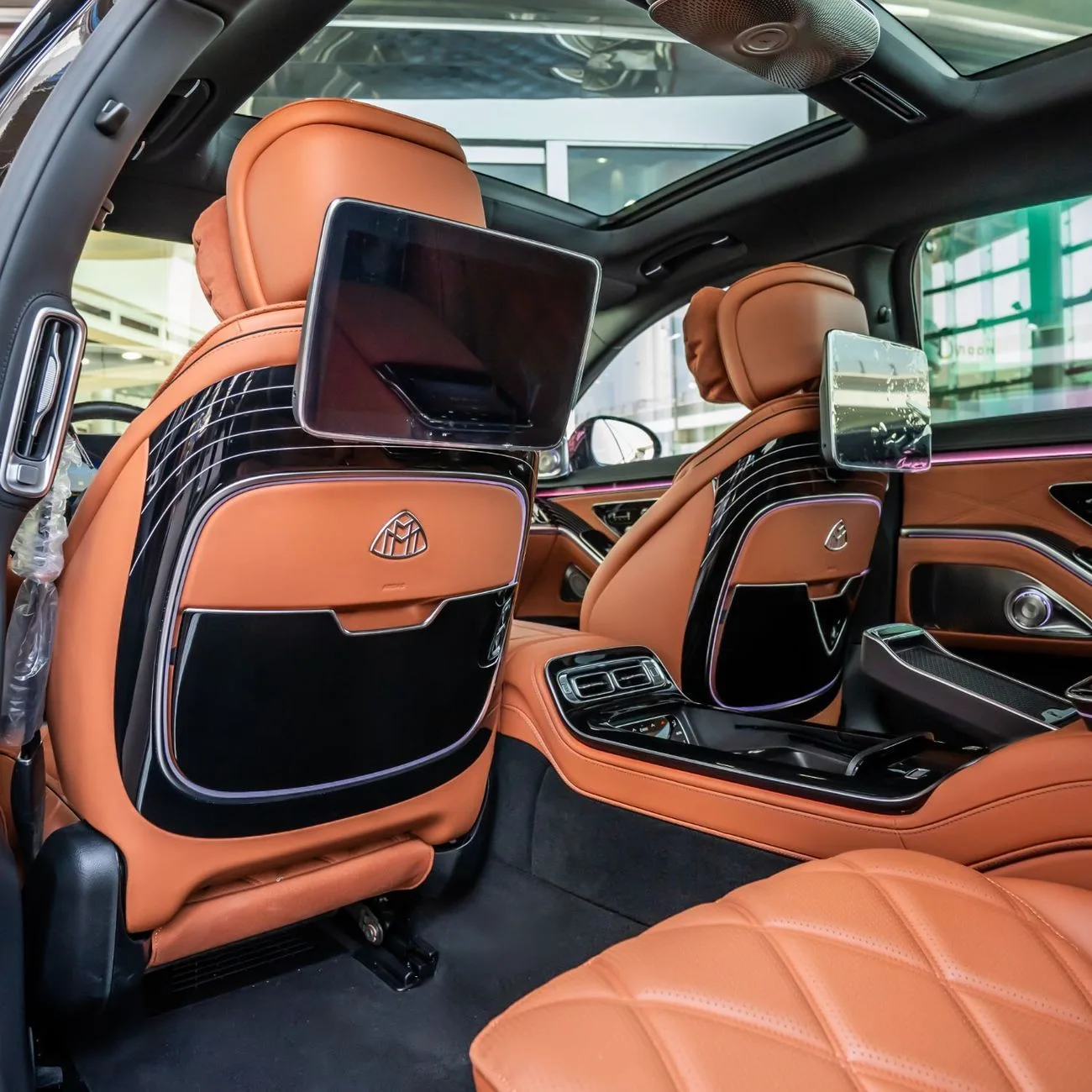 2022 Mercedes-Maybach S 680 offered by a specialist dealer in Dubai, United Arab Emirates, photo 15 of 20