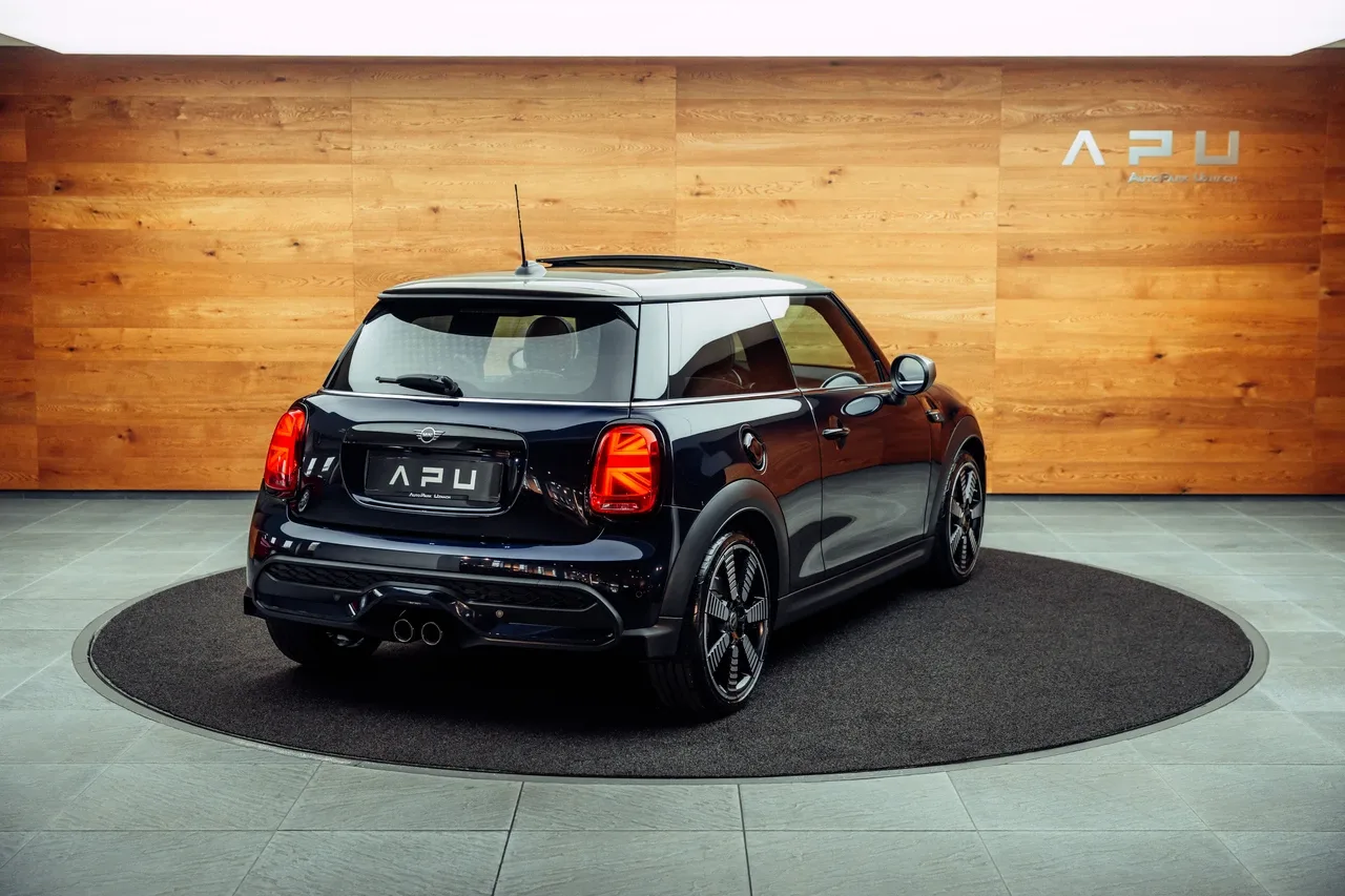 2022 MINI Cooper S proposée par un concessionnaire spécialisé à Uznach, Suisse, photo principale