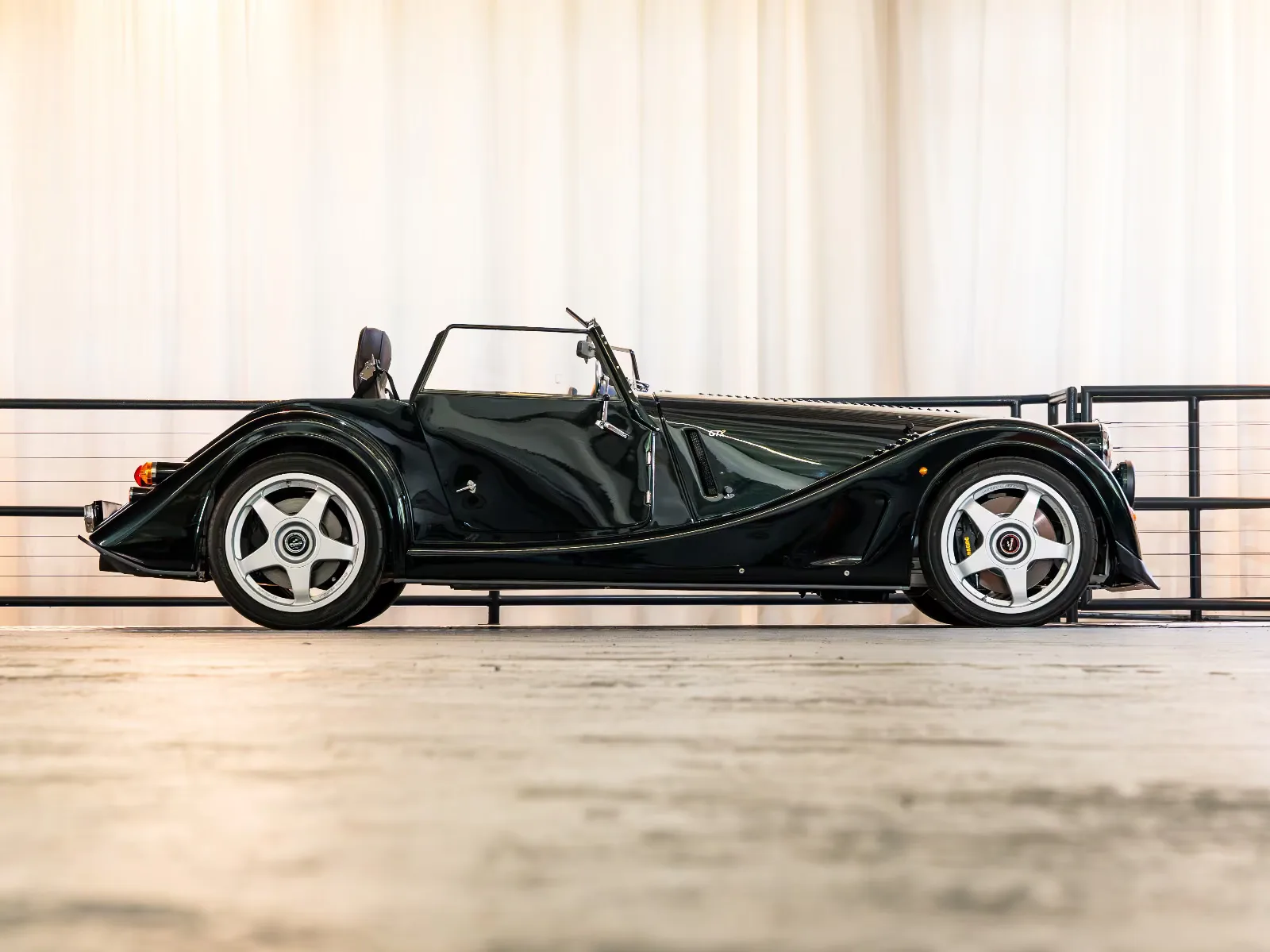 2022 Morgan Plus 8 GTR, 2/17