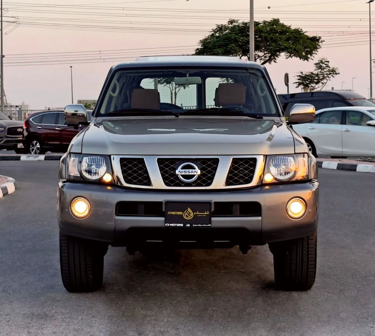2022 Nissan Patrol Super Safari angeboten von einem Fachhändler in Dubai, Vereinigte Arabische Emirate, Foto 2 von 13