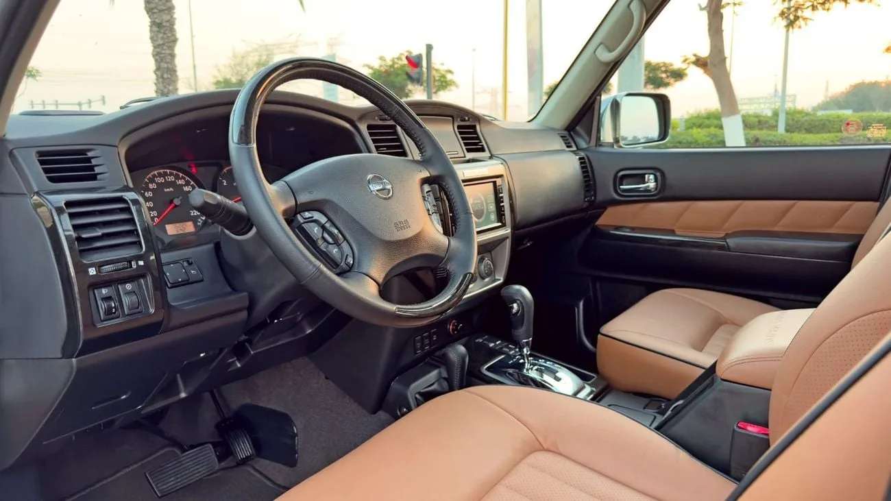 2022 Nissan Patrol Super Safari angeboten von einem Fachhändler in Dubai, Vereinigte Arabische Emirate, Foto 8 von 13