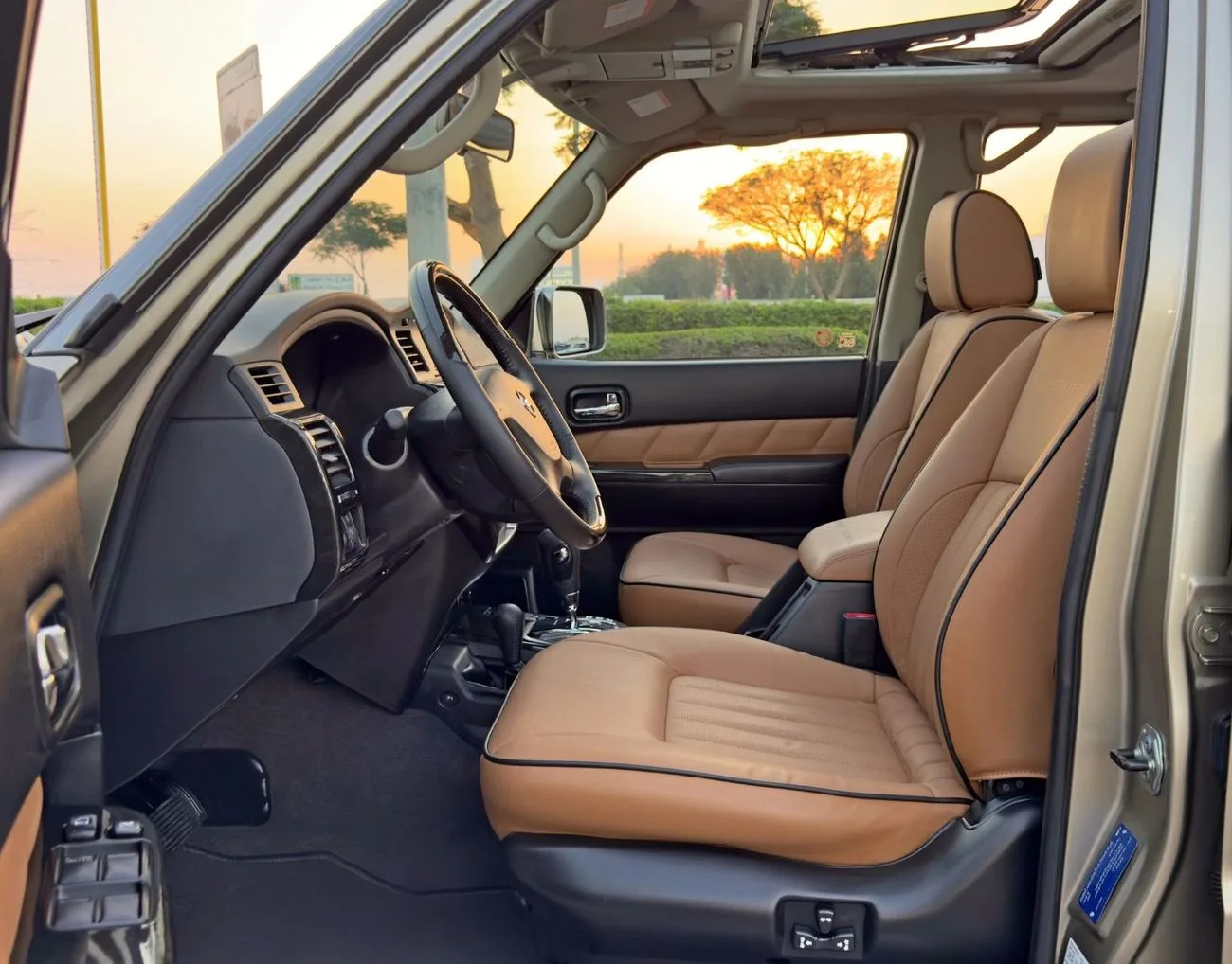 2022 Nissan Patrol Super Safari angeboten von einem Fachhändler in Dubai, Vereinigte Arabische Emirate, Foto 9 von 13