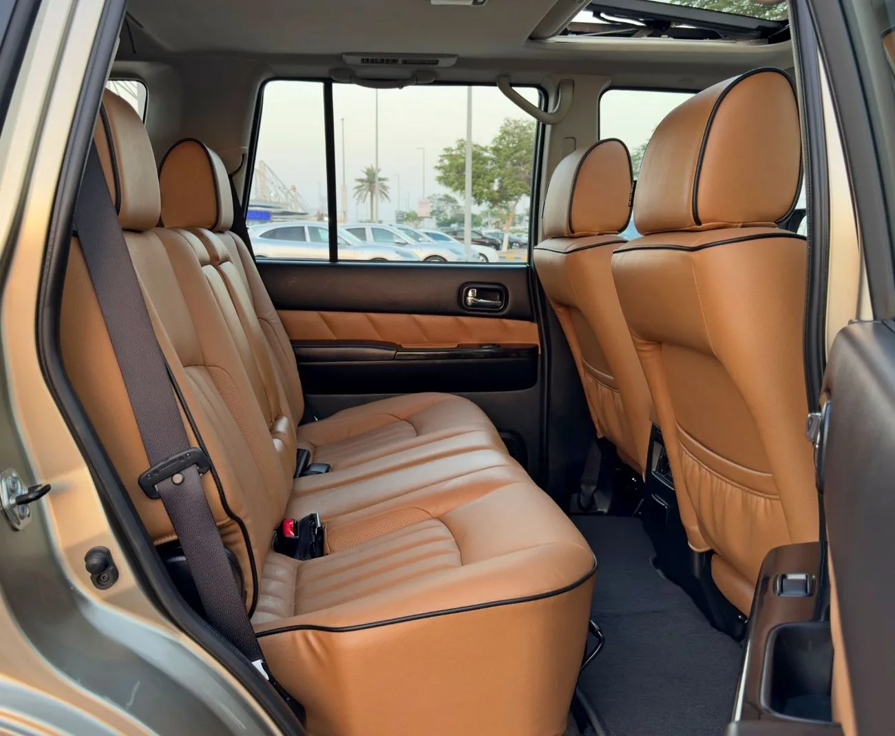 2022 Nissan Patrol Super Safari angeboten von einem Fachhändler in Dubai, Vereinigte Arabische Emirate, Foto 12 von 13