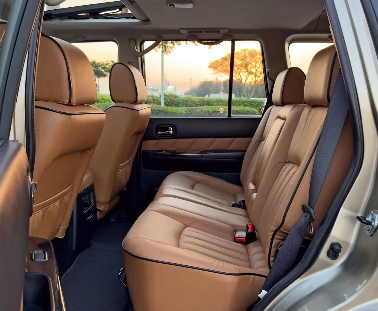 2022 Nissan Patrol Super Safari angeboten von einem Fachhändler in Dubai, Vereinigte Arabische Emirate, Foto 13 von 13