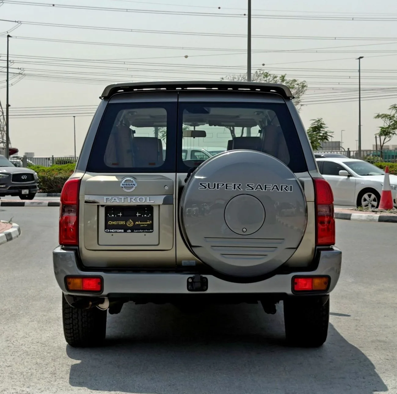 2022 Nissan Patrol Super Safari angeboten von einem Fachhändler in Dubai, Vereinigte Arabische Emirate, Foto 6 von 13