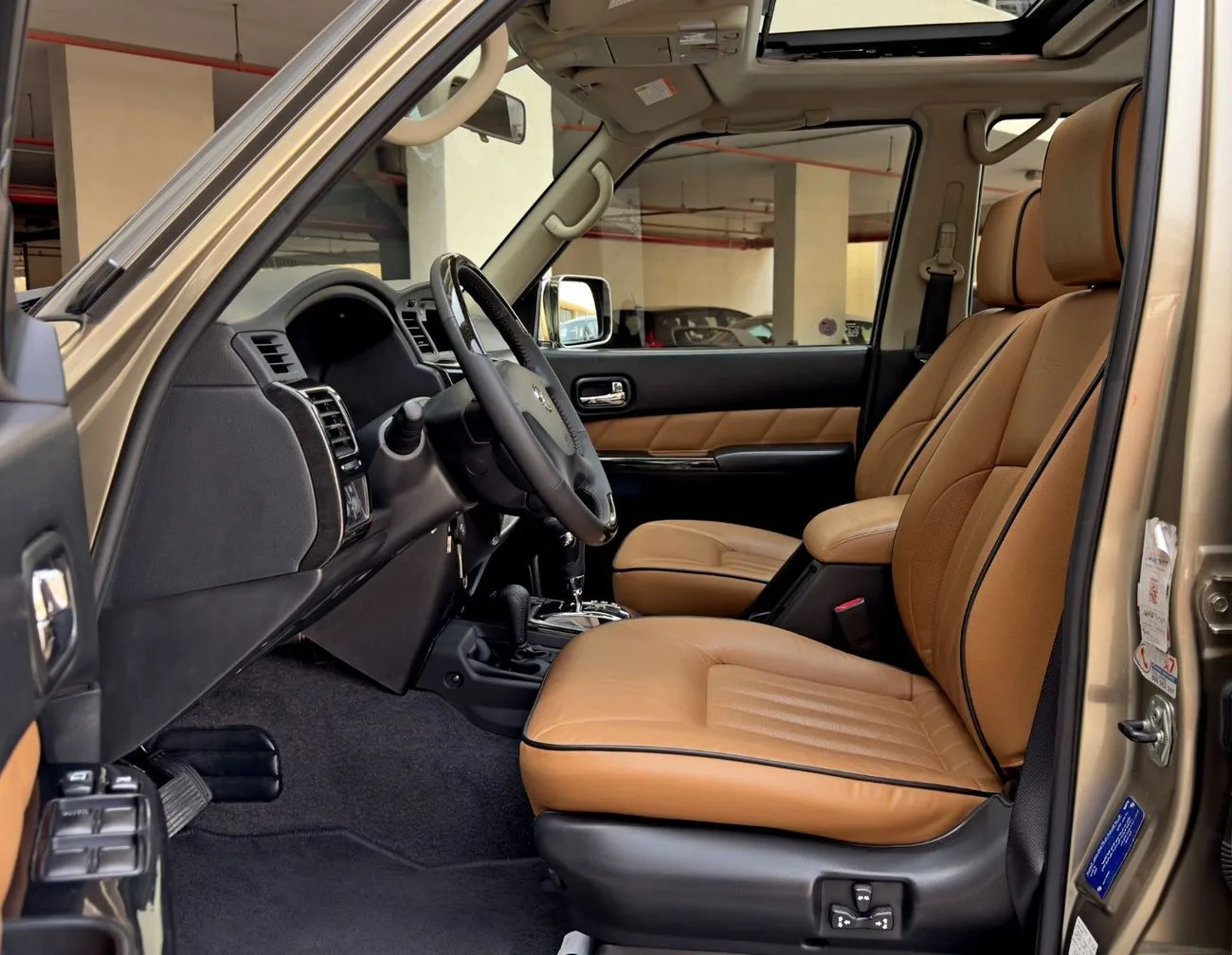 2022 Nissan Patrol Super Safari angeboten von einem Fachhändler in Dubai, Vereinigte Arabische Emirate, Foto 9 von 13
